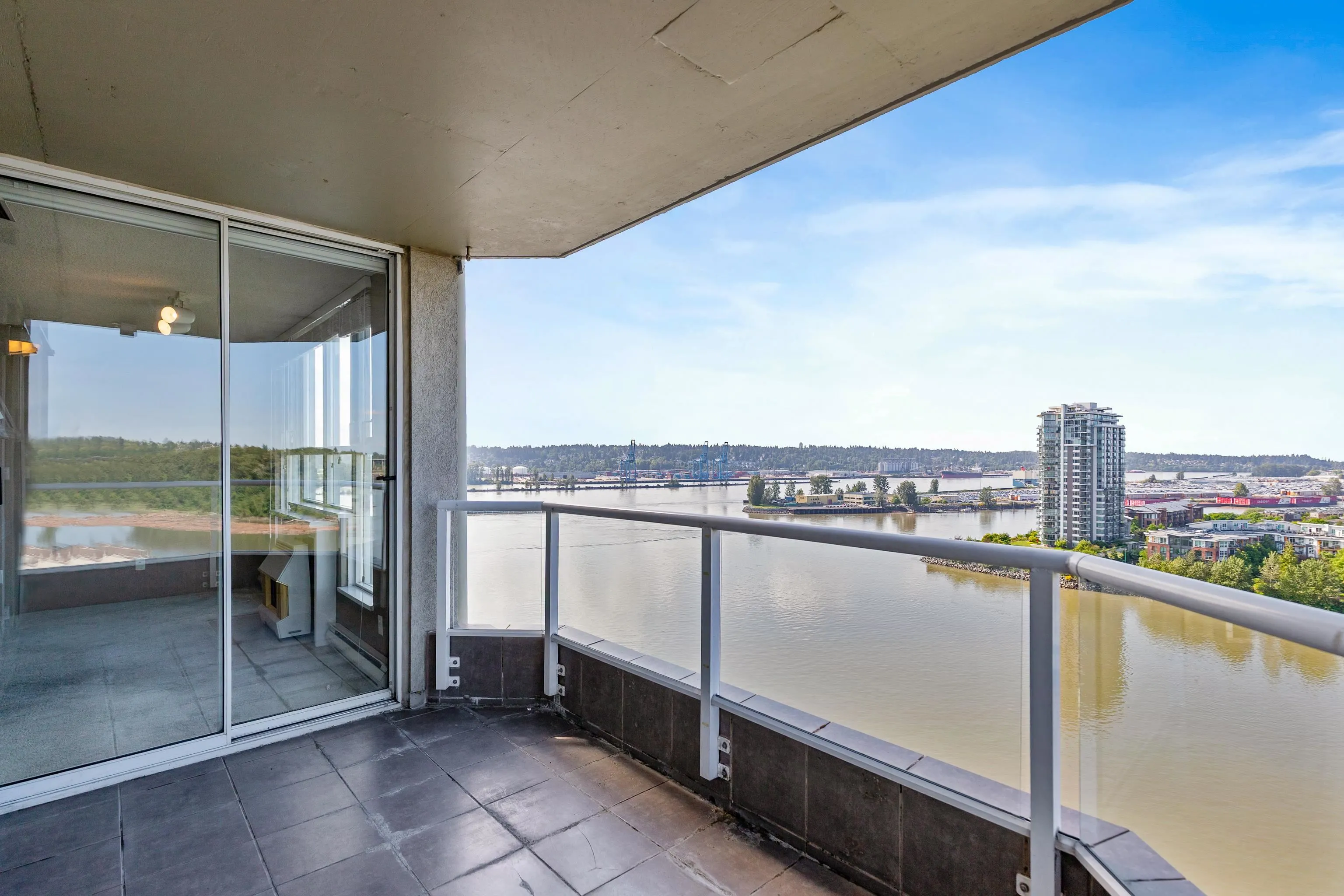 1704 1250 Quayside Drive
