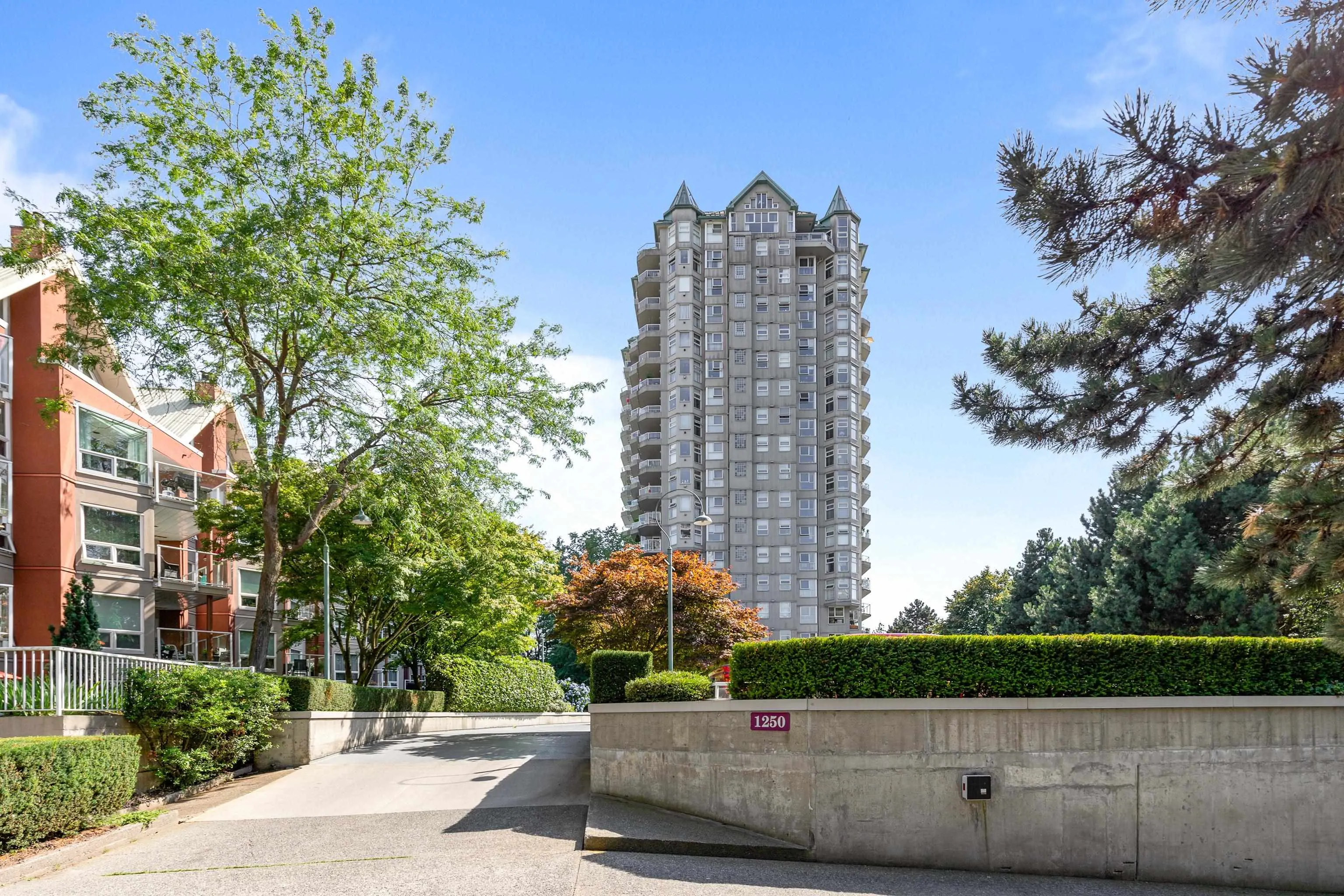 1704 1250 Quayside Drive