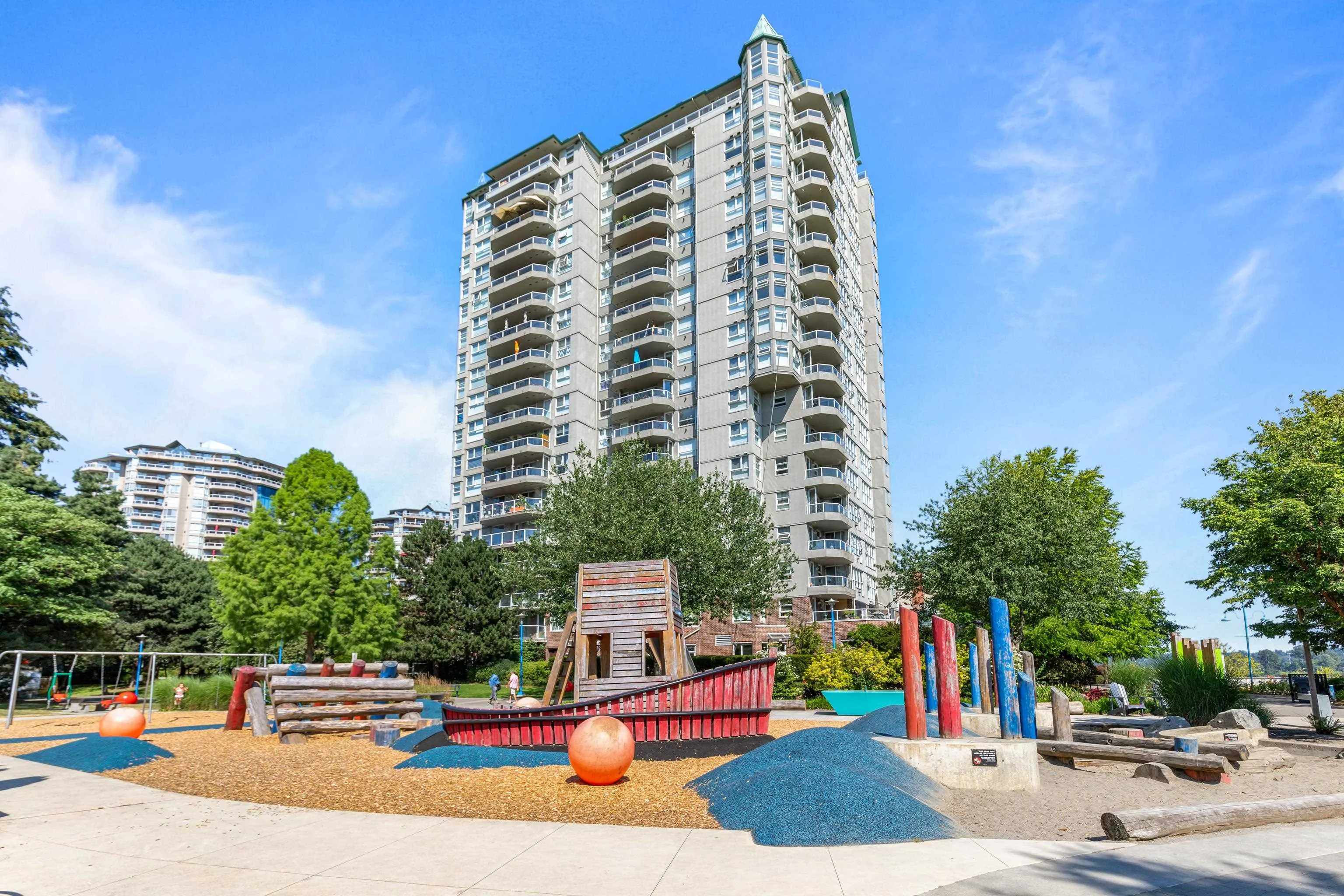 1704 1250 Quayside Drive