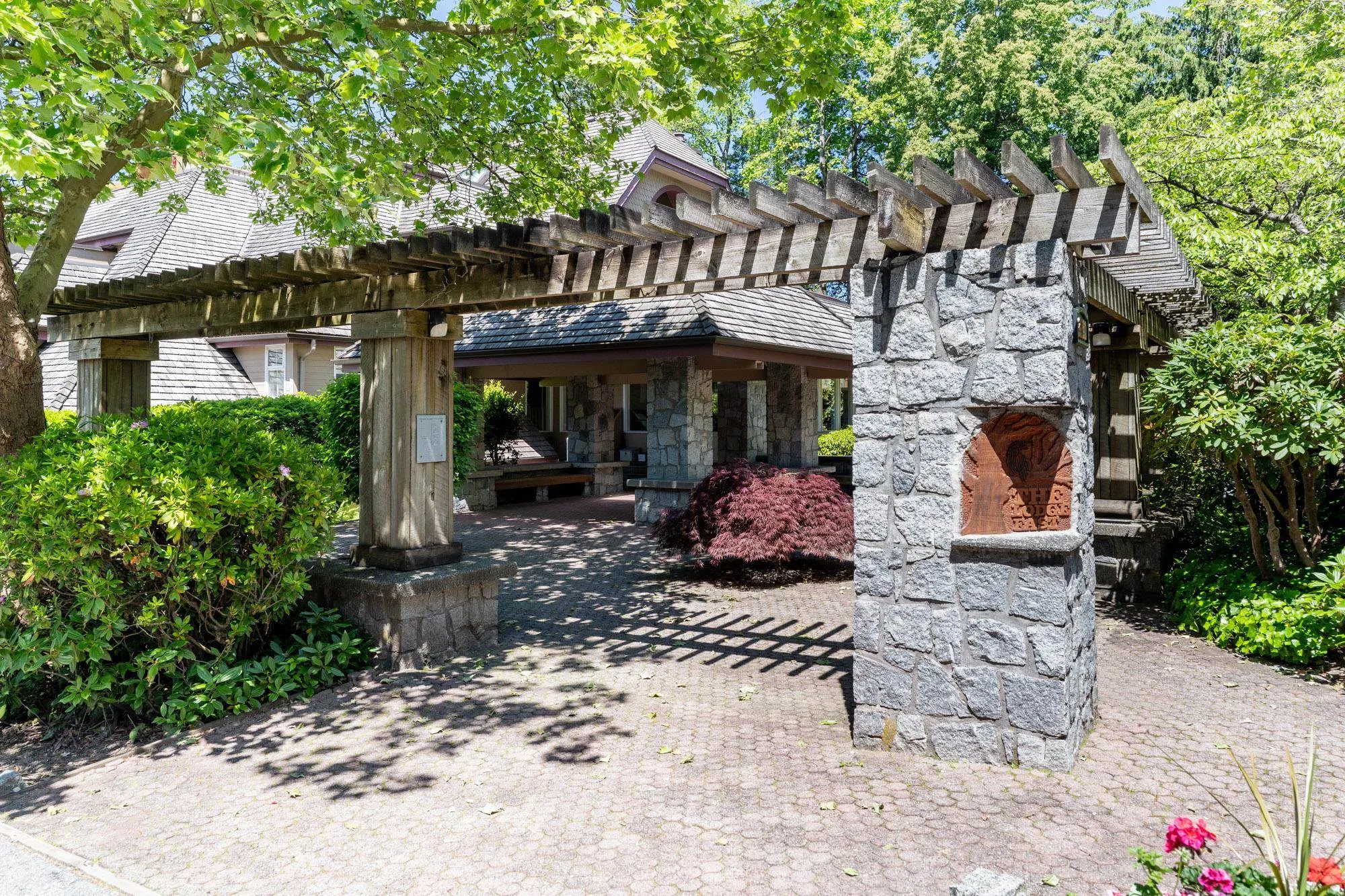 3 3980 Canada Way