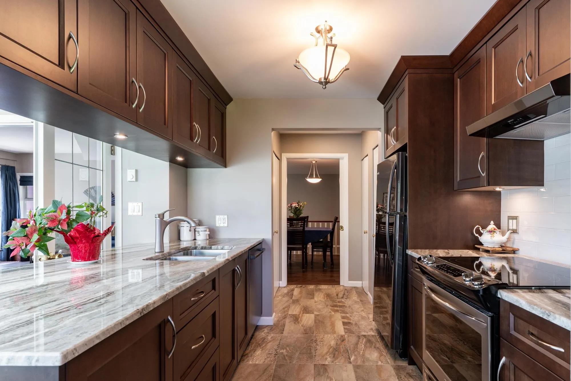 3 3980 Canada Way