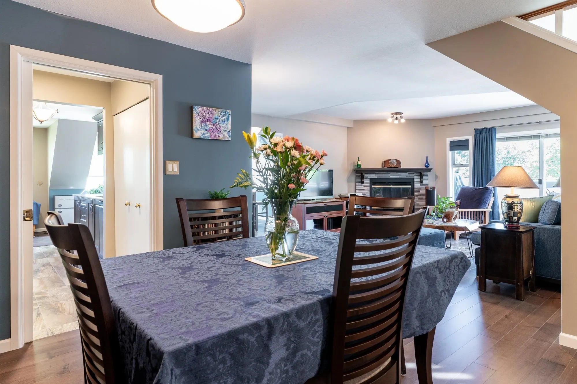 3 3980 Canada Way