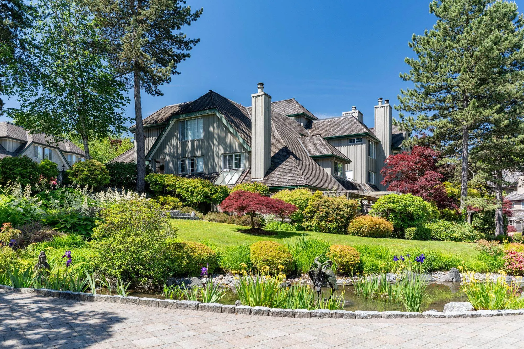 3 3980 Canada Way