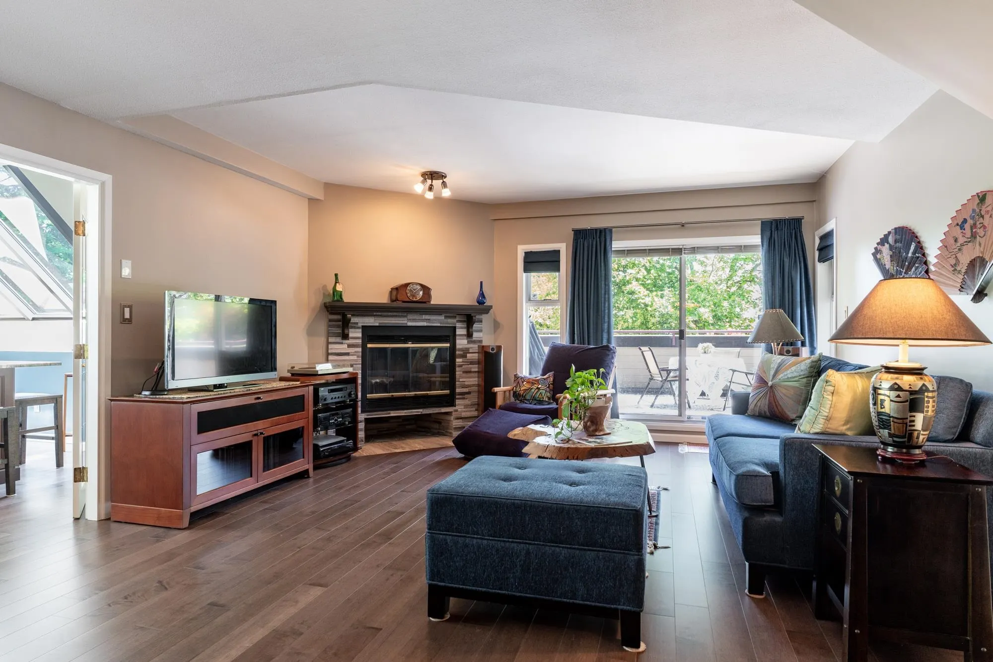 3 3980 Canada Way