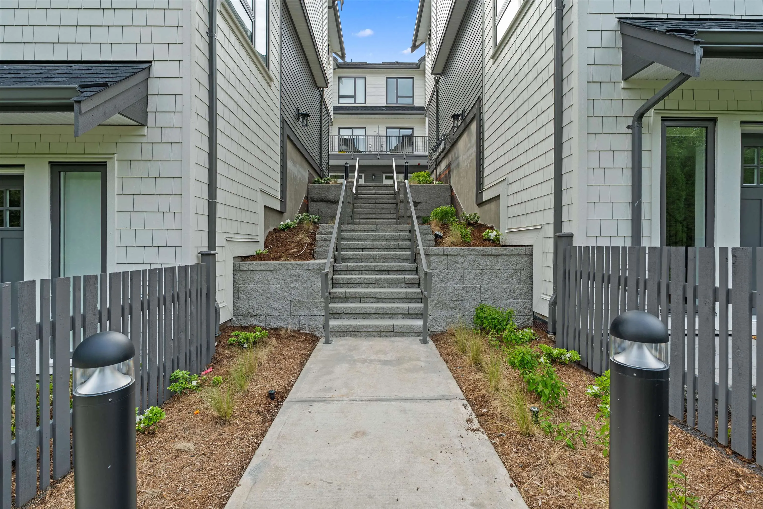 15 16358 90 Avenue
