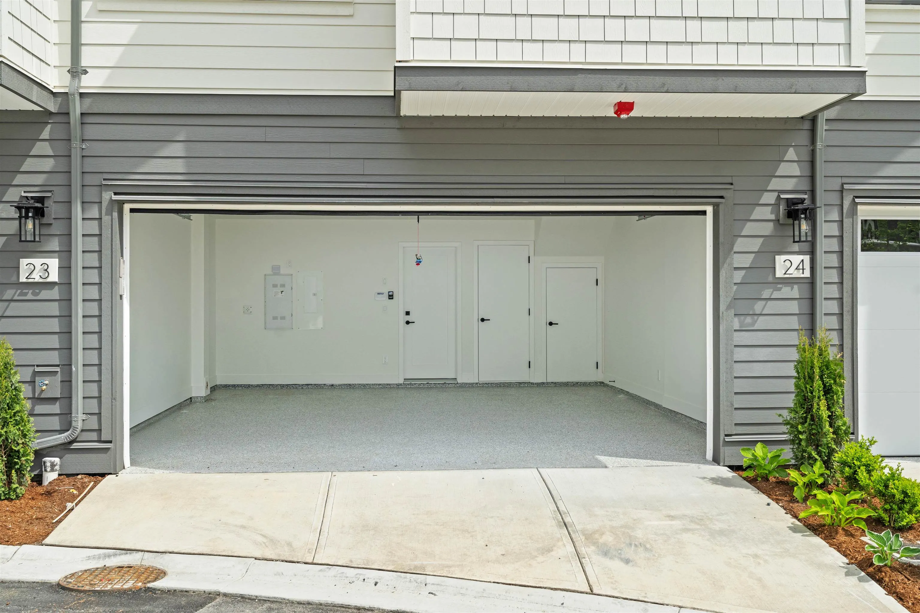 15 16358 90 Avenue