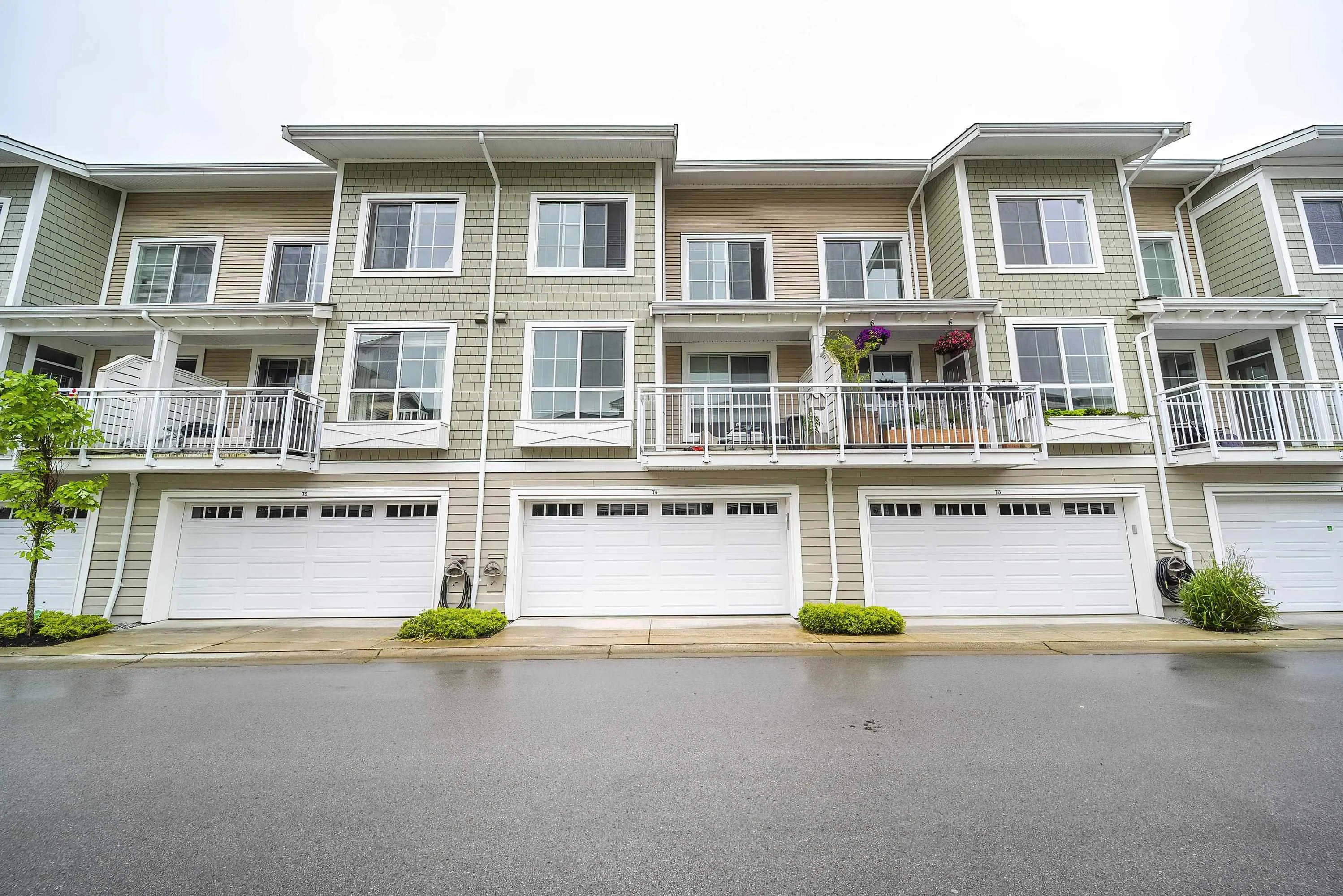 74 5551 Admiral Way