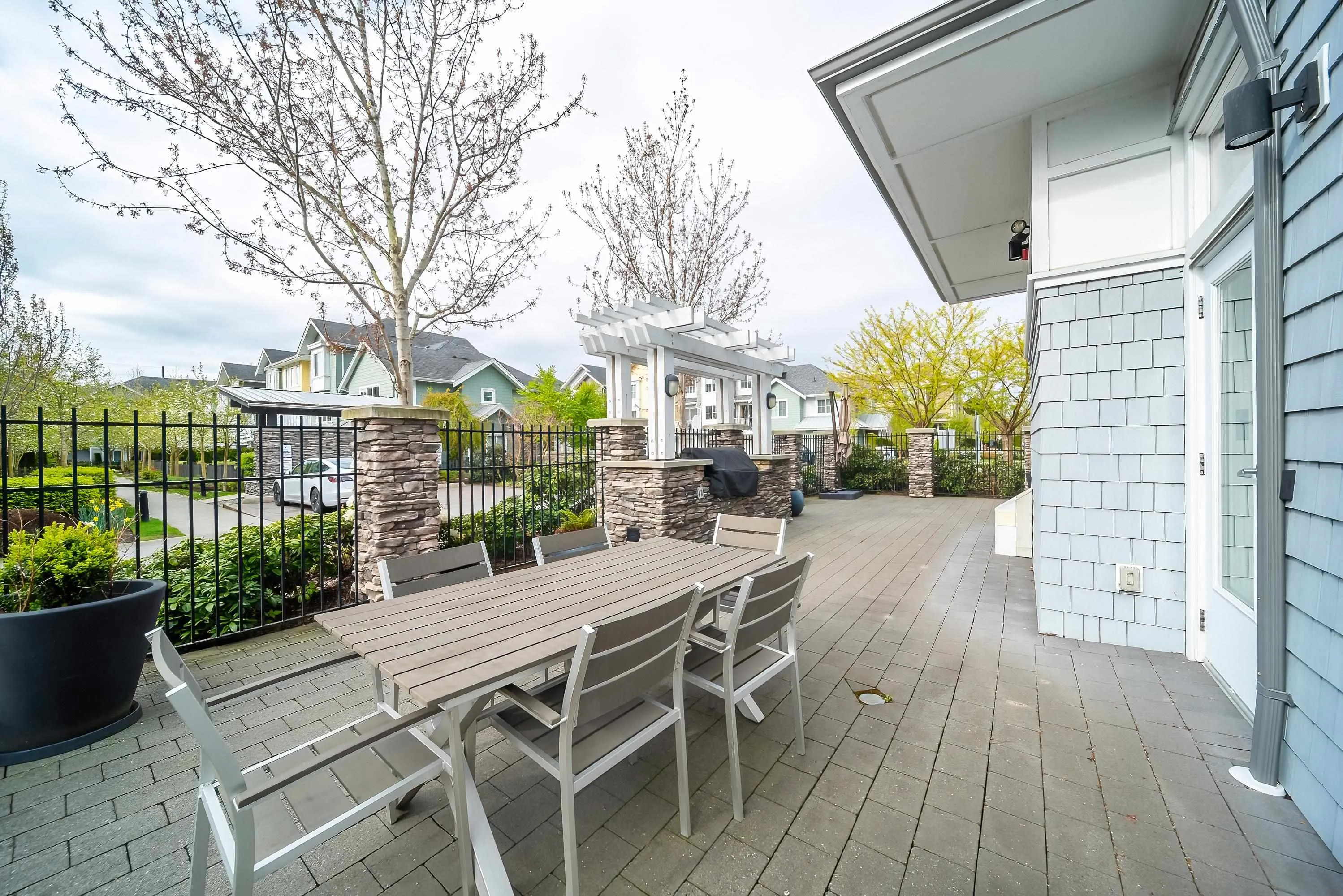 74 5551 Admiral Way