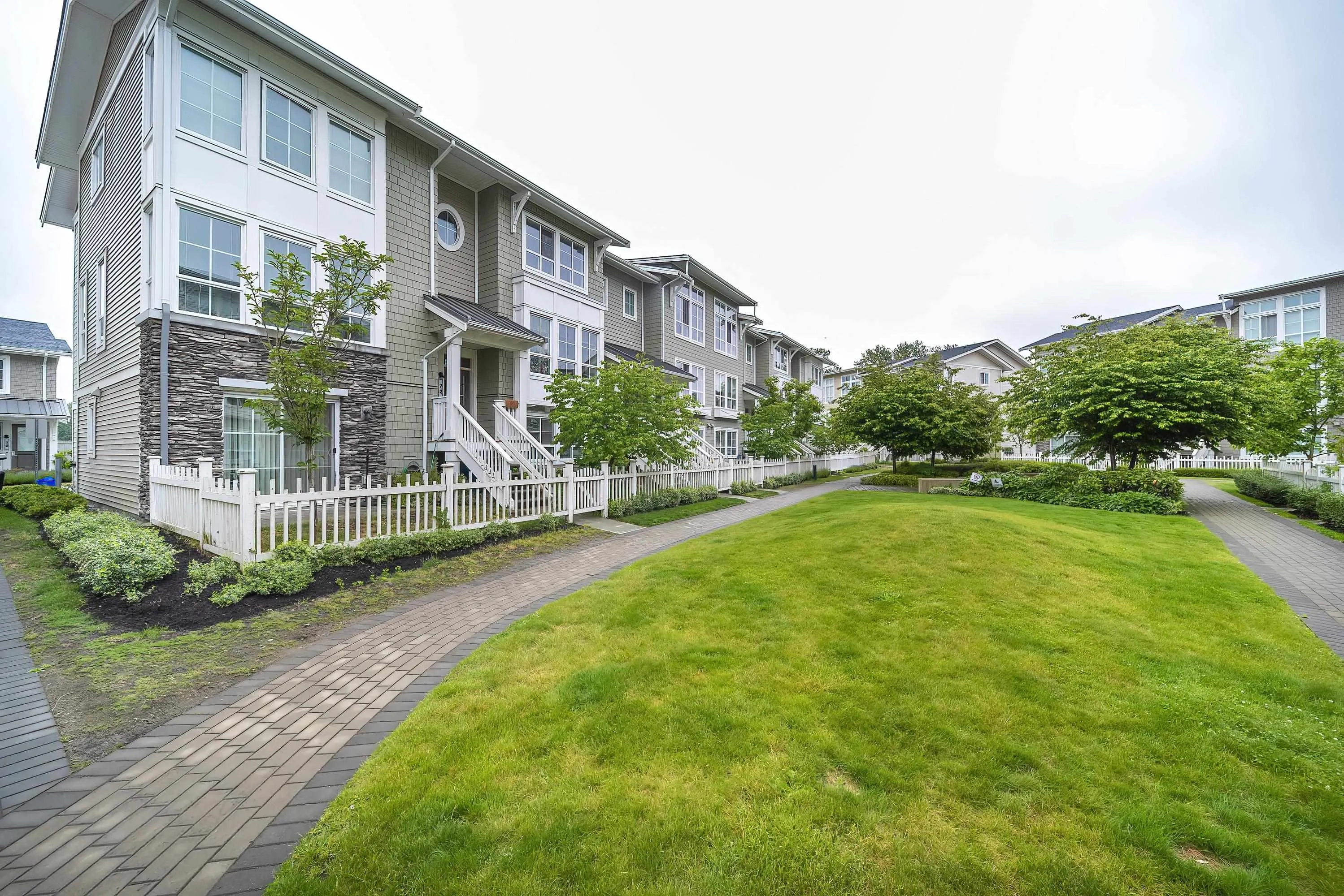 74 5551 Admiral Way