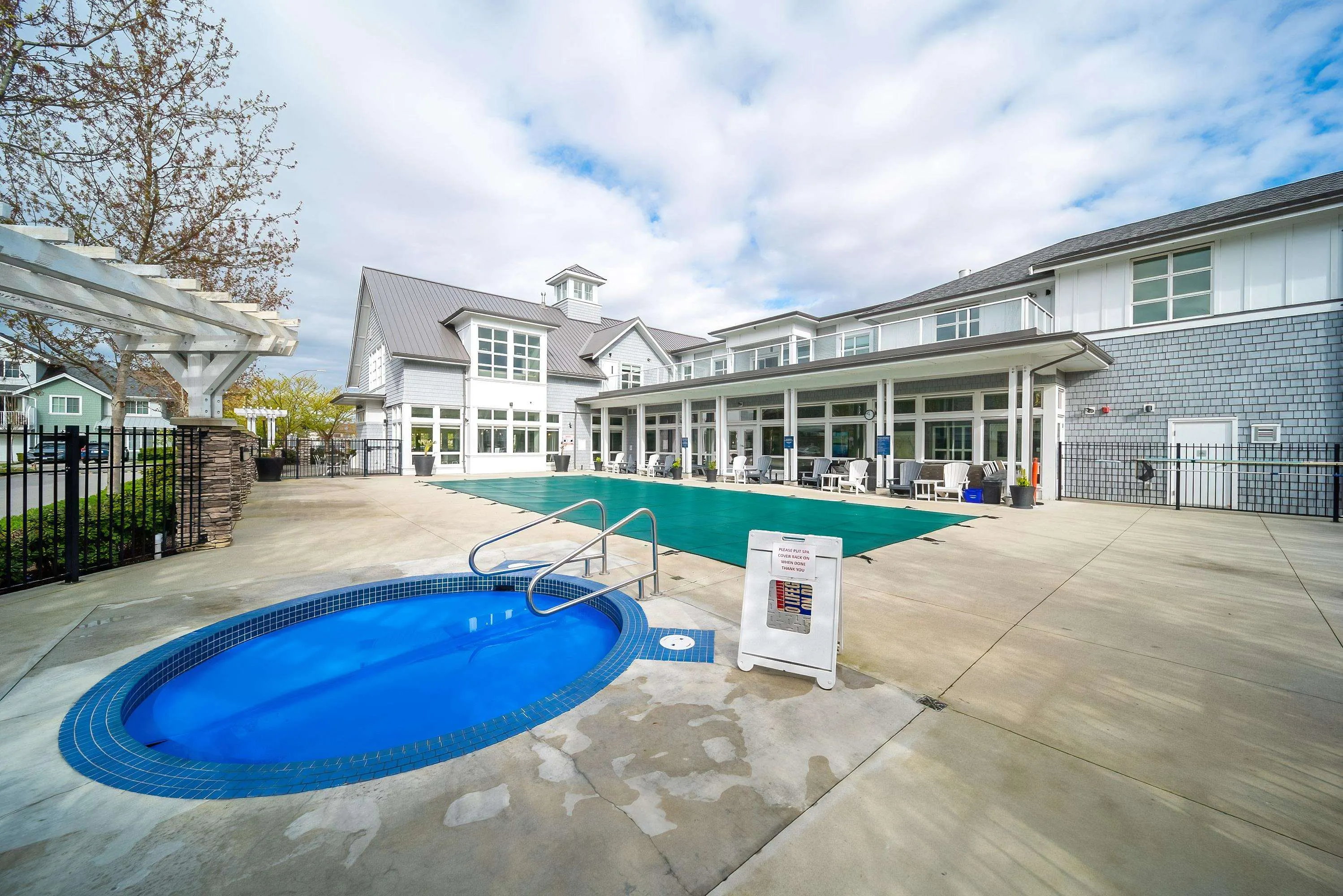 74 5551 Admiral Way