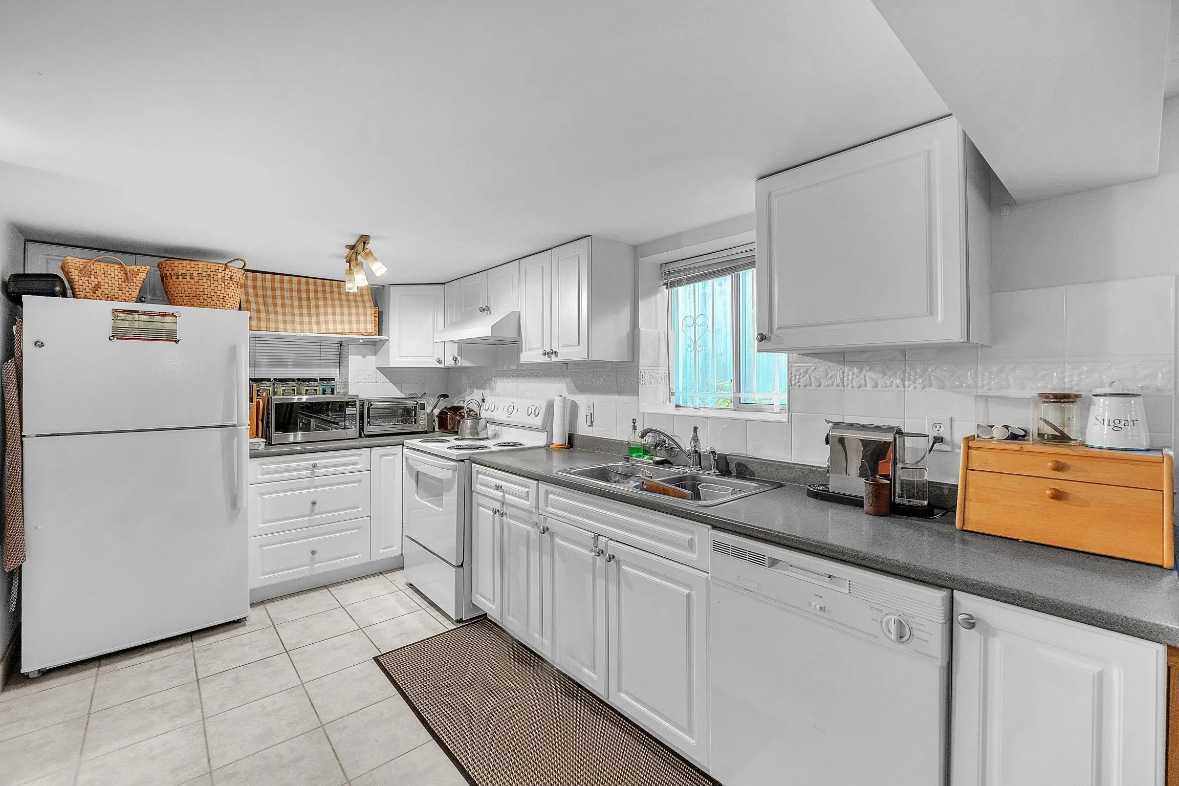 275 W King Edward Avenue