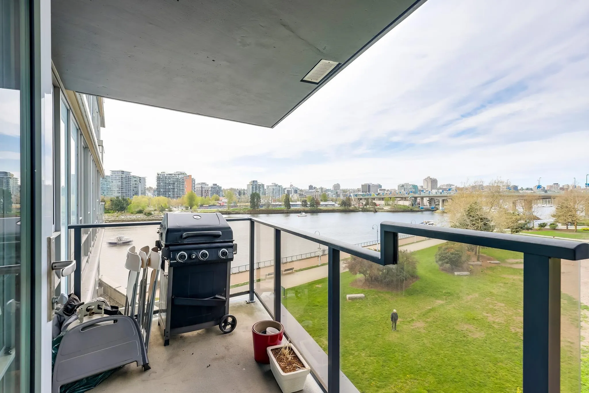 503 8 Smithe Mews