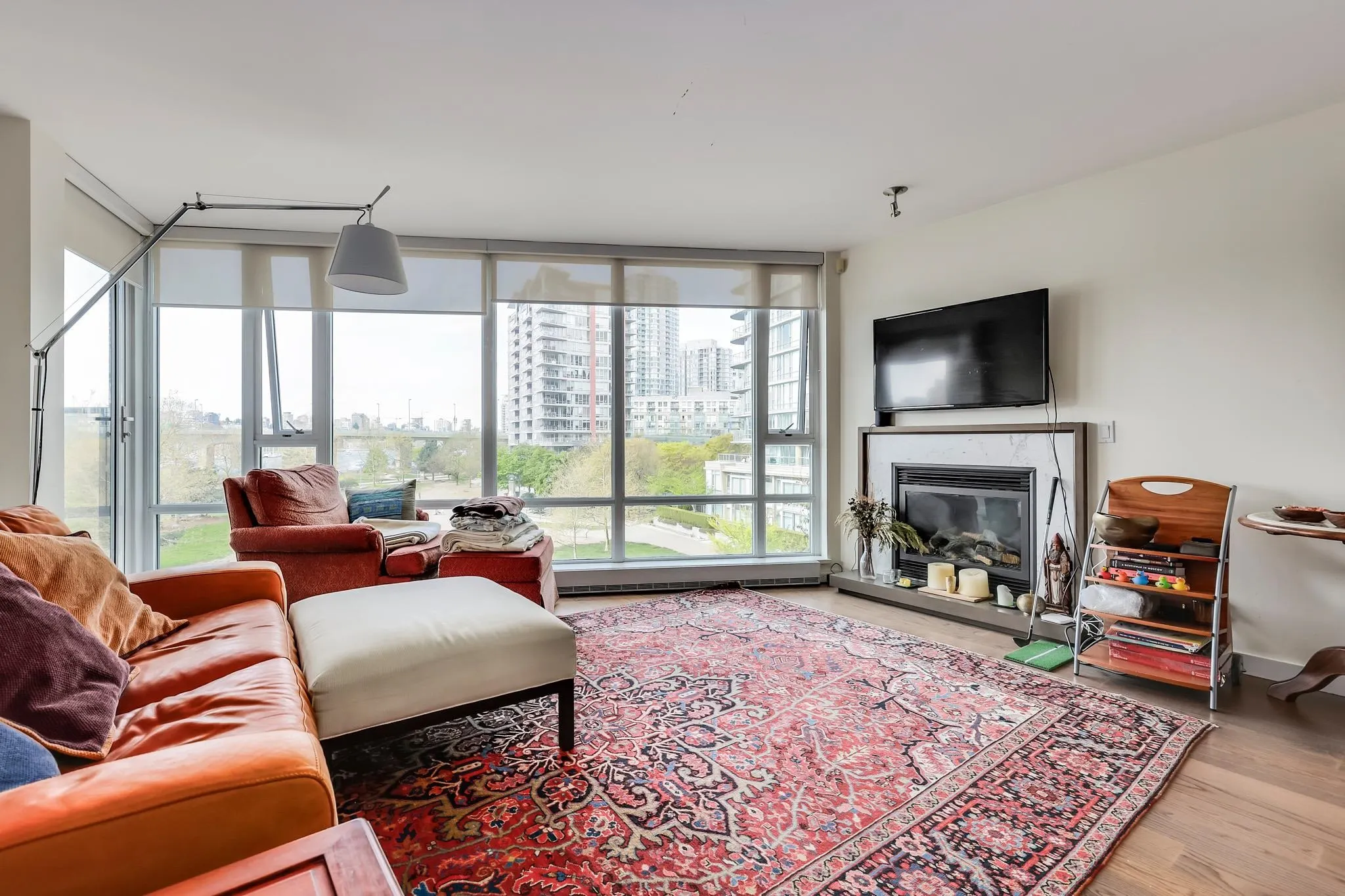 503 8 Smithe Mews