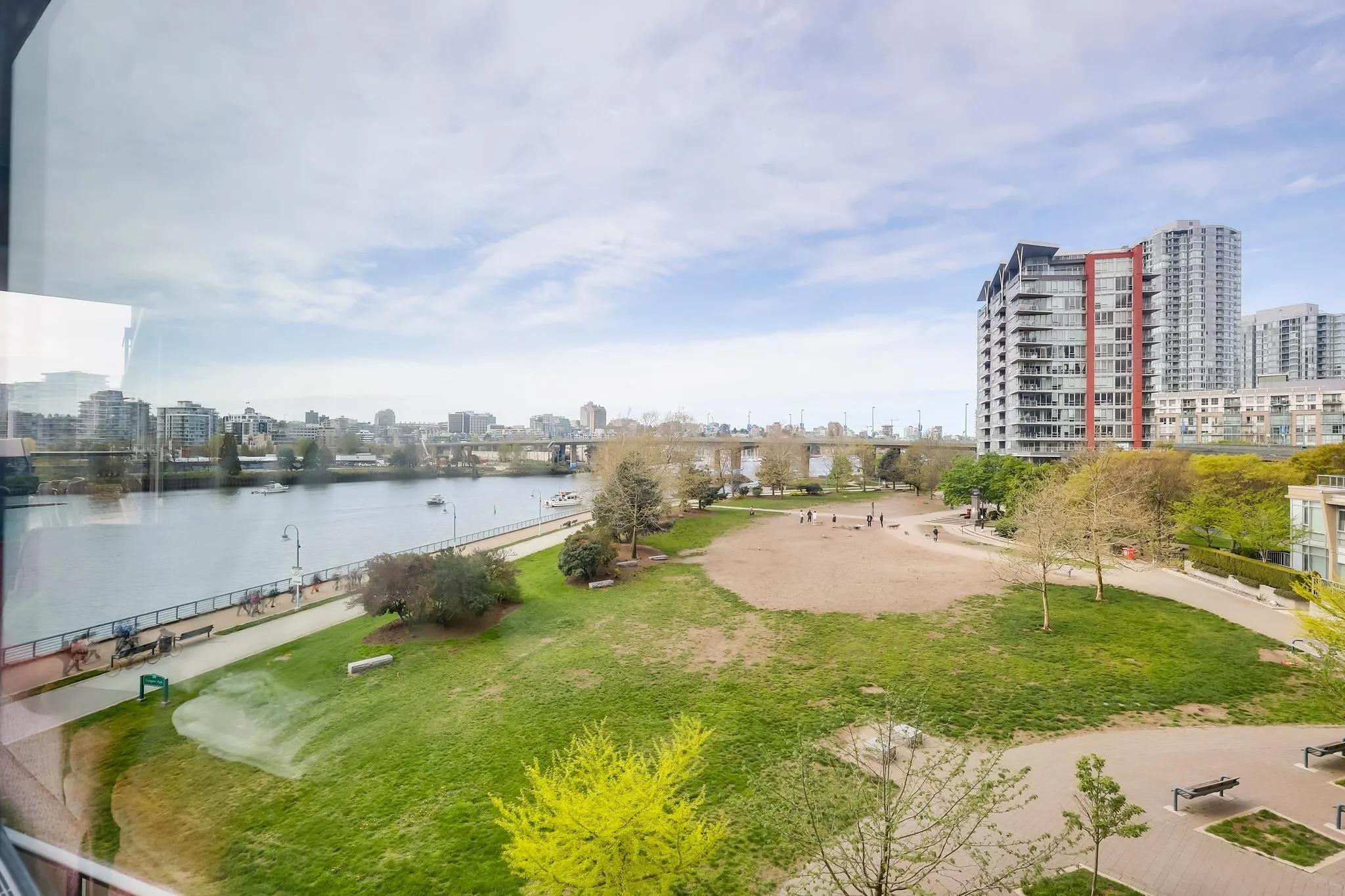 503 8 Smithe Mews