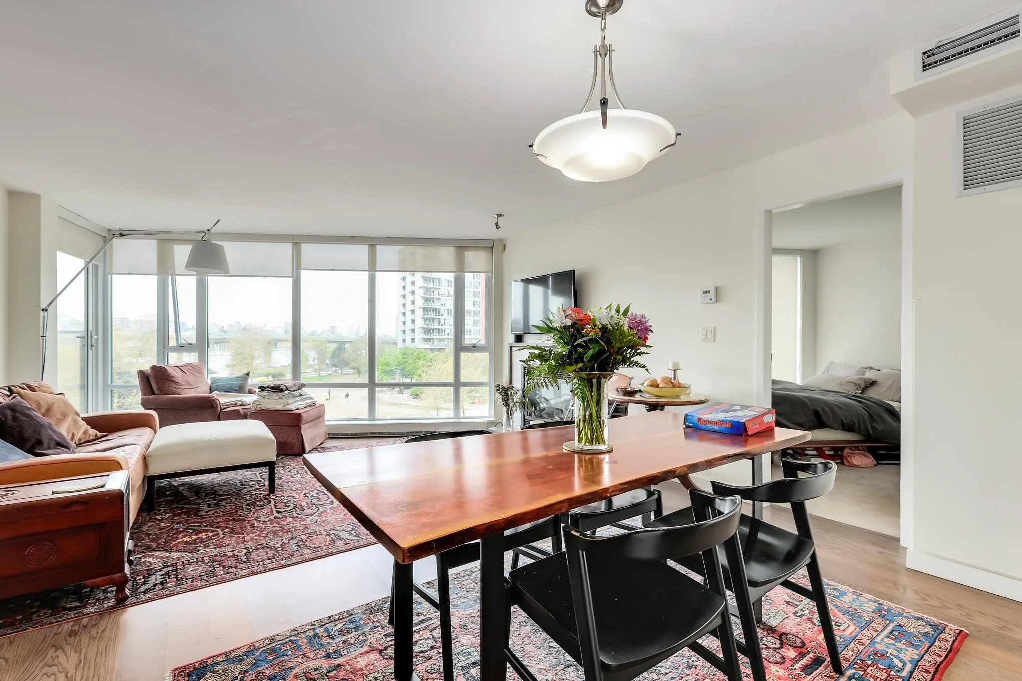 503 8 Smithe Mews