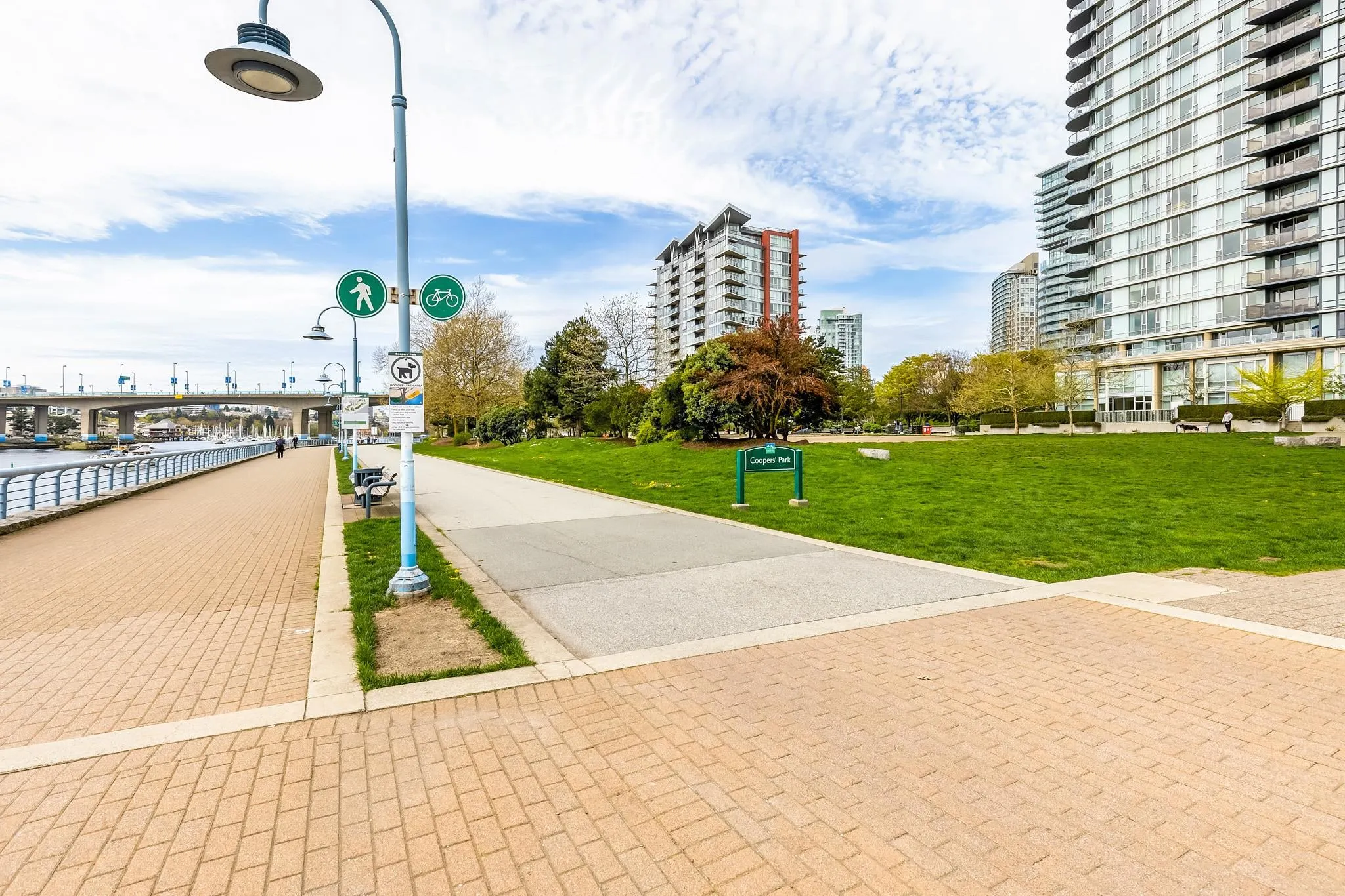 503 8 Smithe Mews