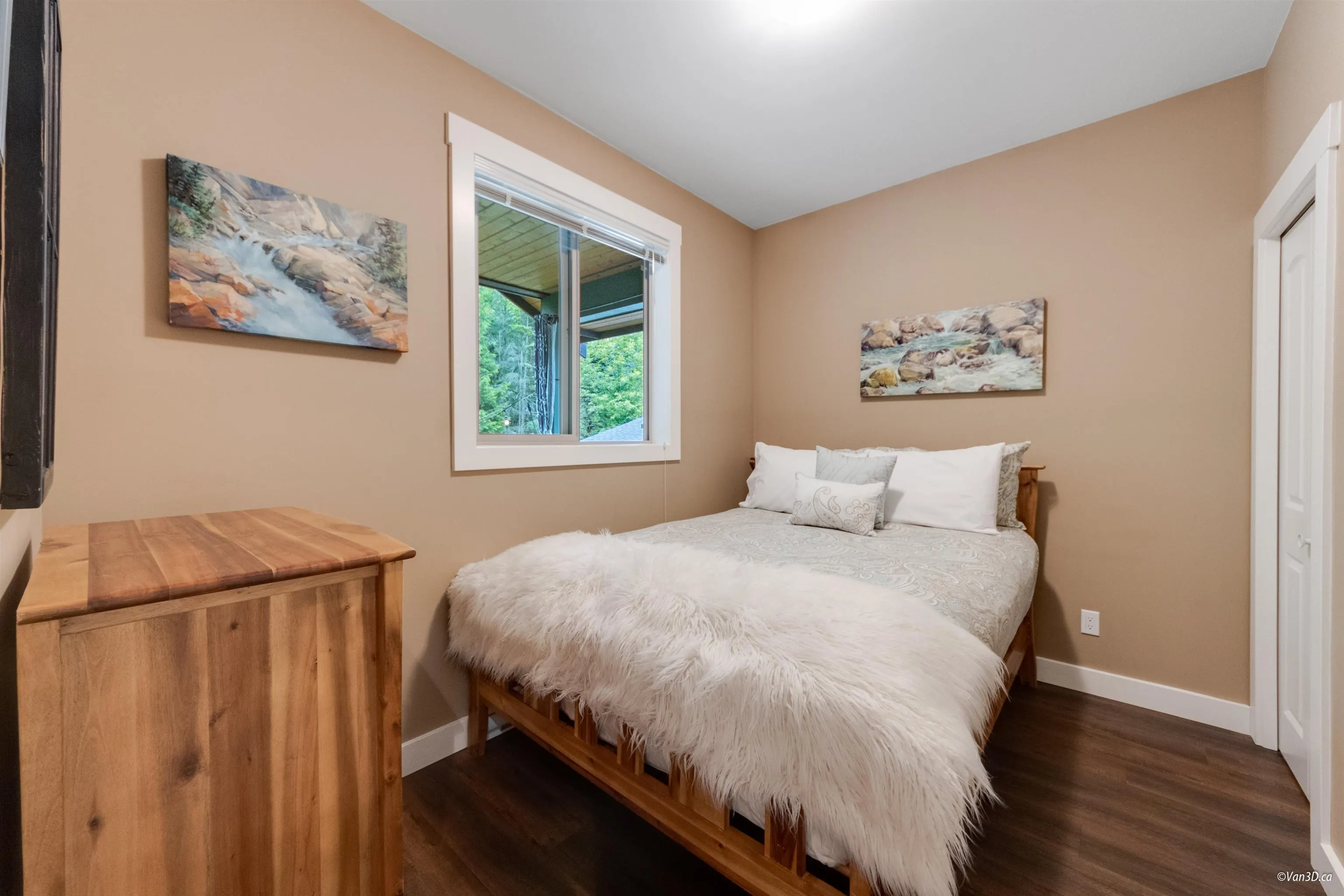 746 Upper Crescent