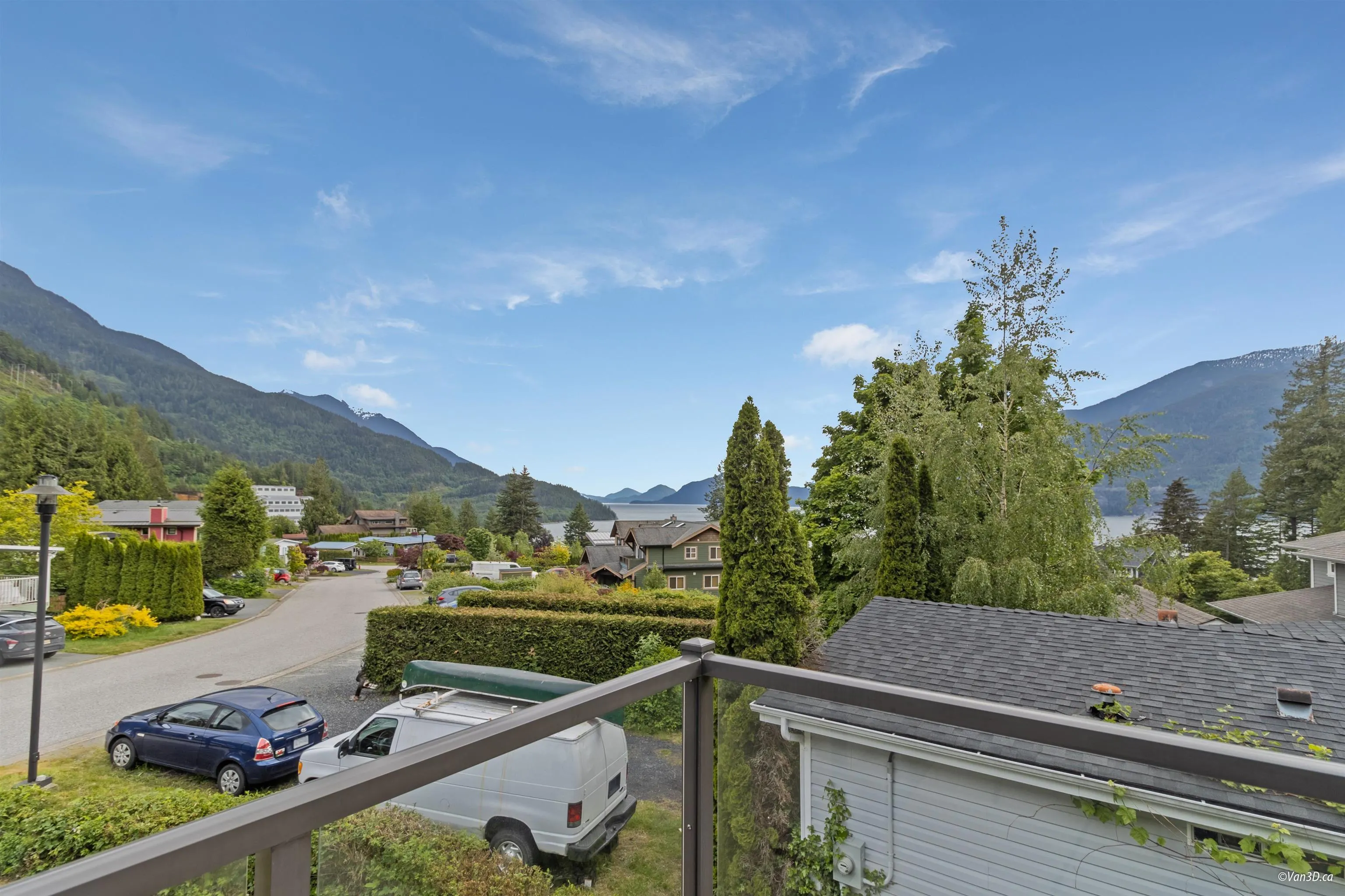 746 Upper Crescent