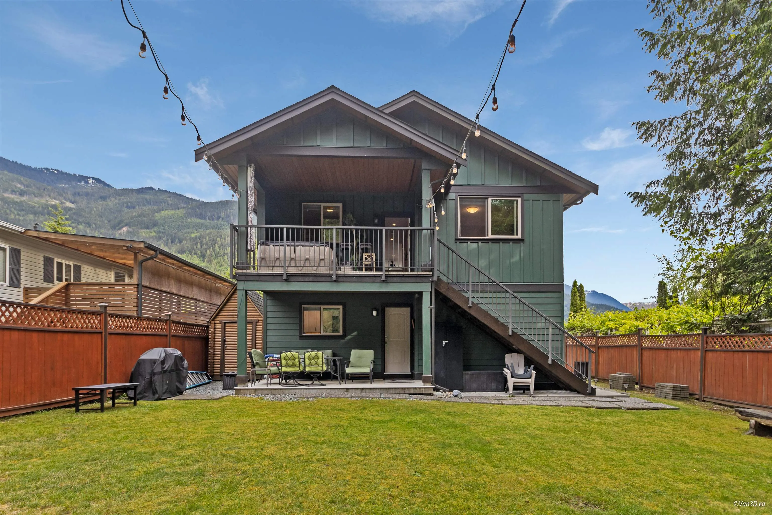 746 Upper Crescent
