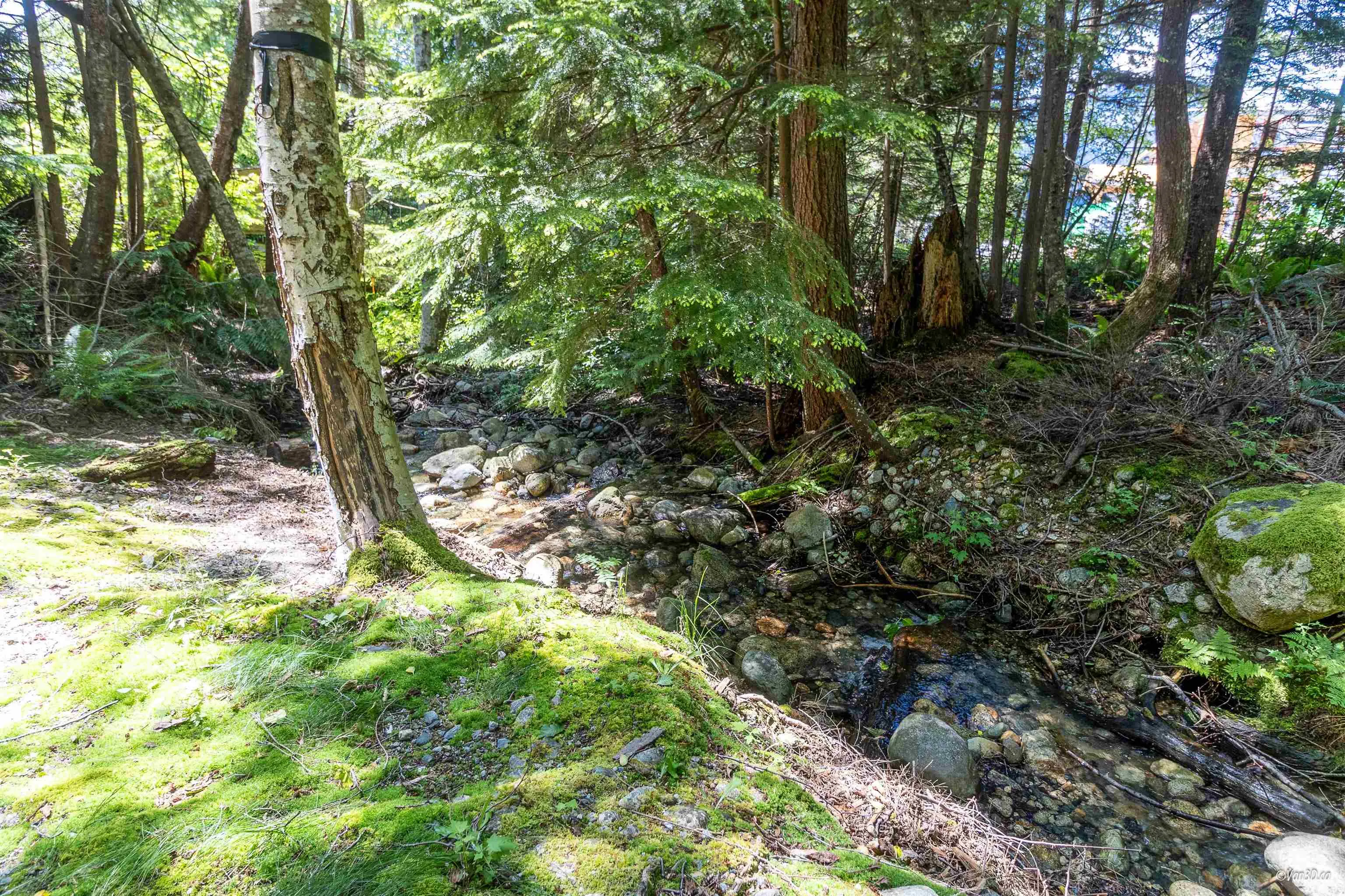 746 Upper Crescent