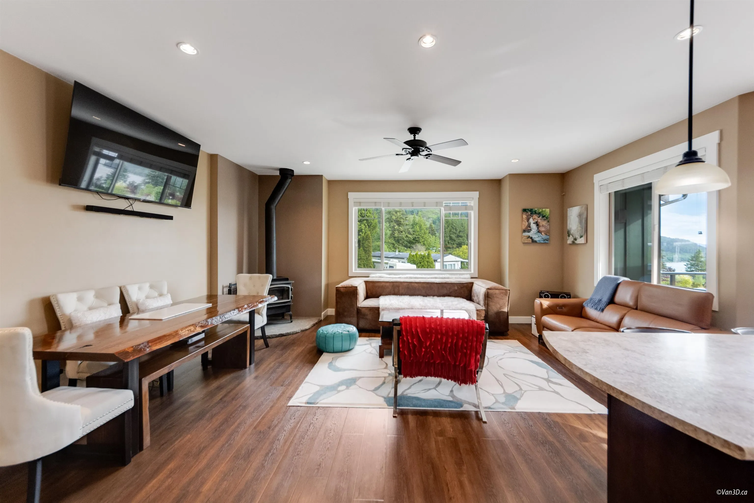 746 Upper Crescent