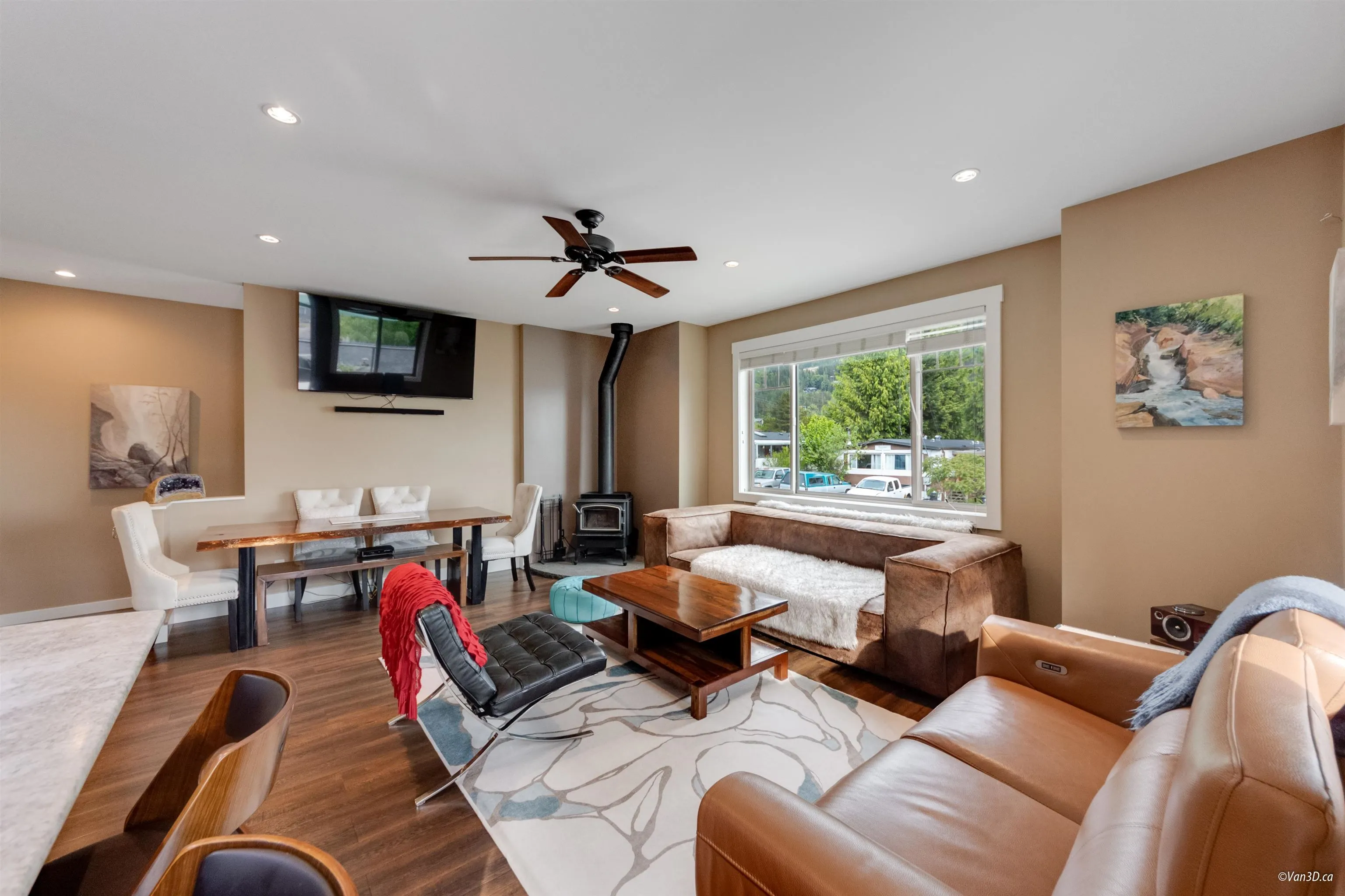 746 Upper Crescent