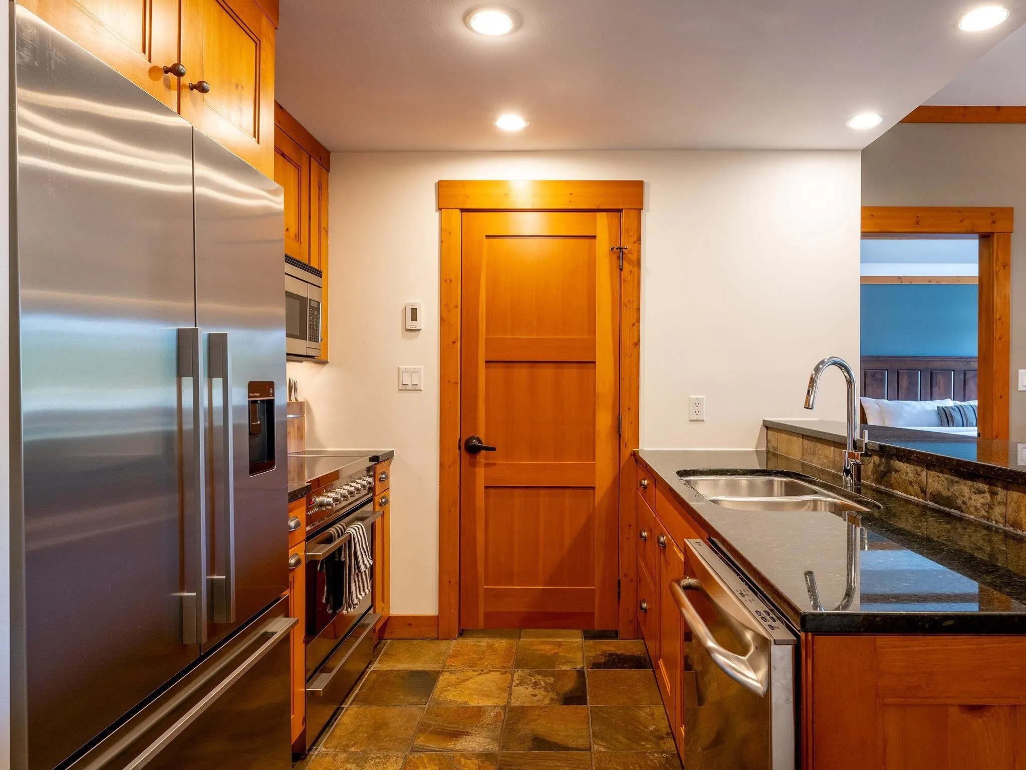 303 2202 Gondola Way