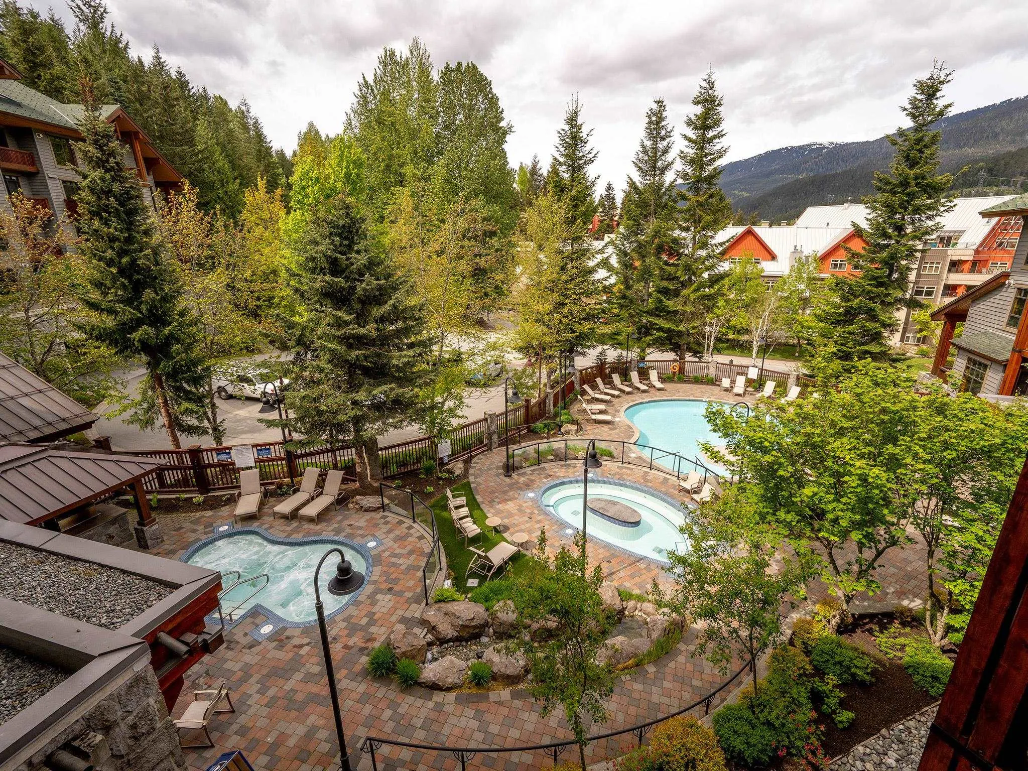 303 2202 Gondola Way