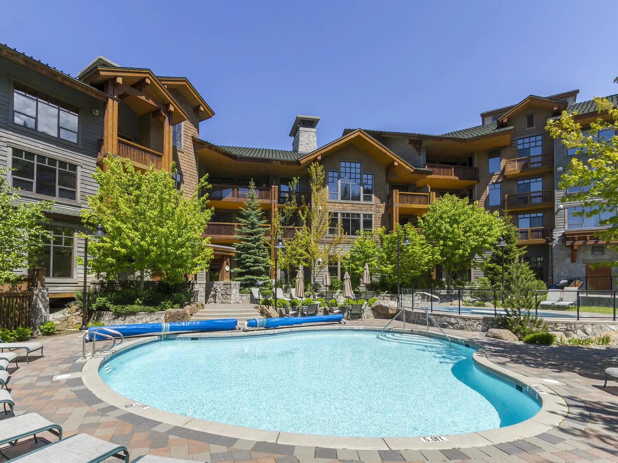 303 2202 Gondola Way