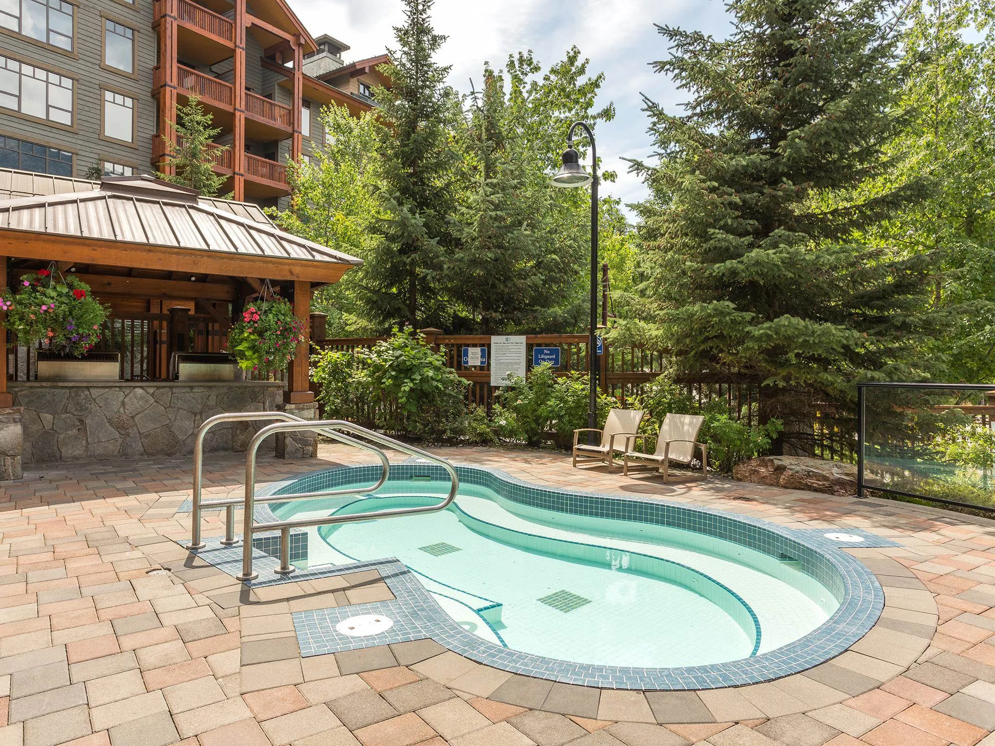 303 2202 Gondola Way