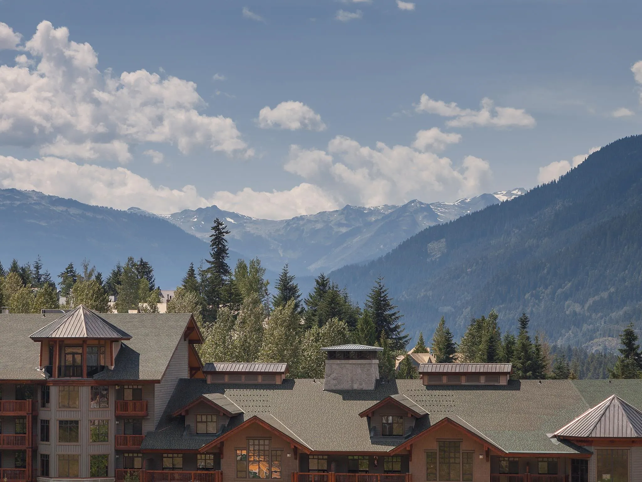 303 2202 Gondola Way