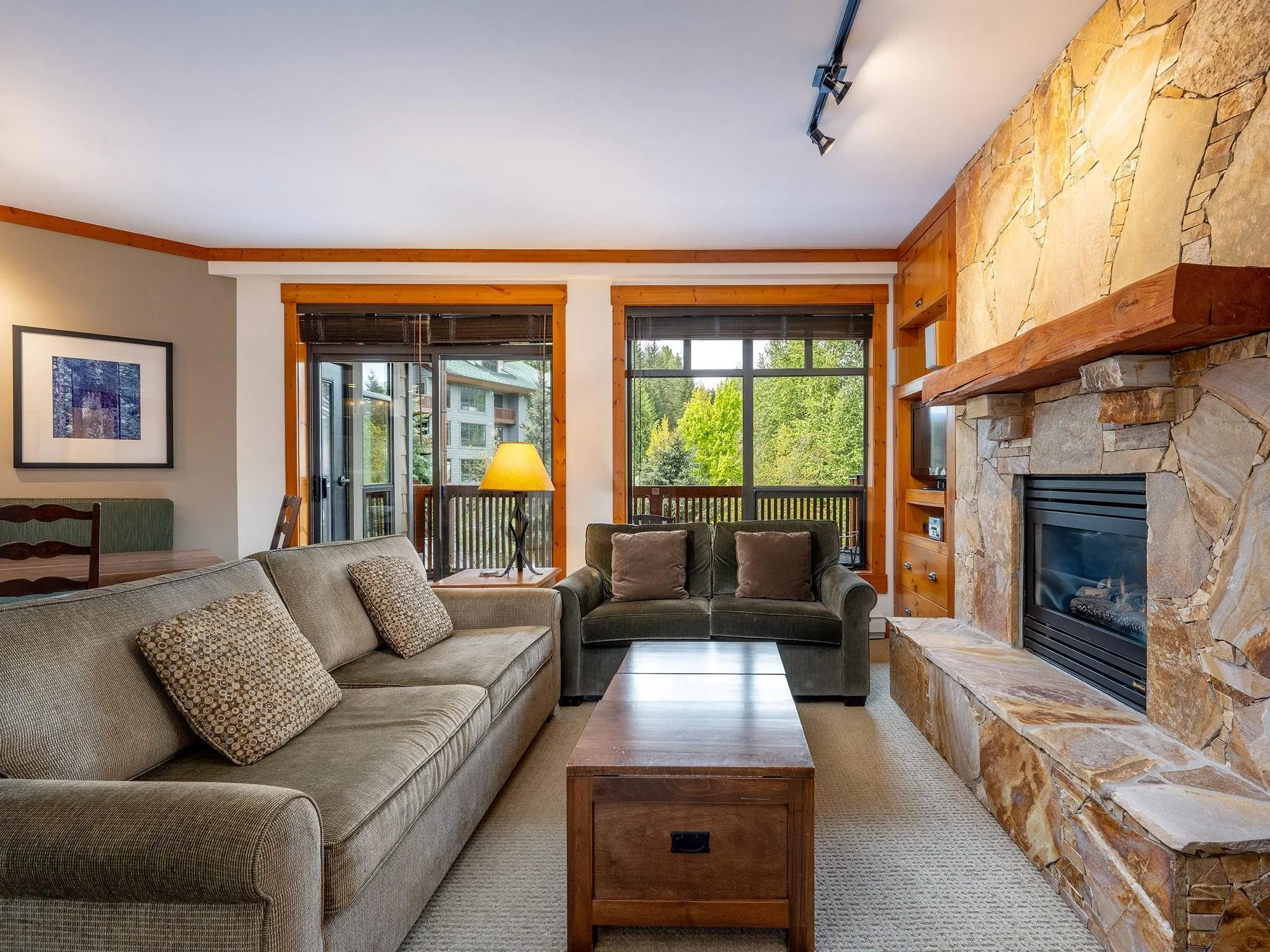303 2202 Gondola Way