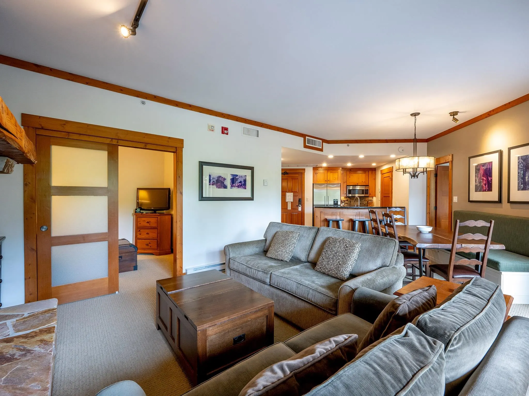 303 2202 Gondola Way
