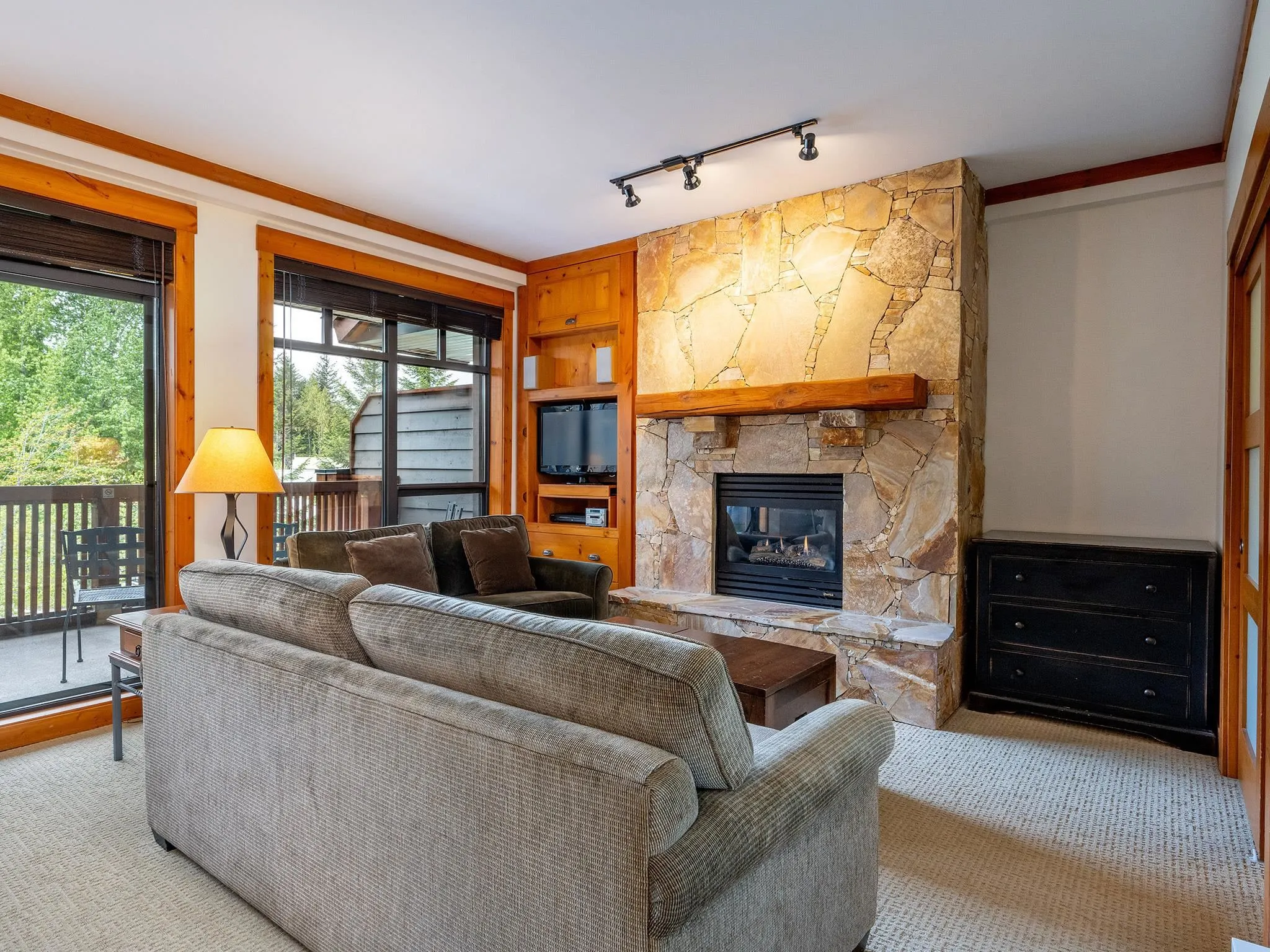 303 2202 Gondola Way