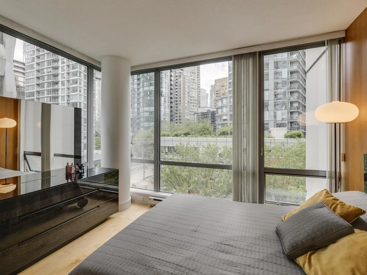 601 1228 W Hastings Street