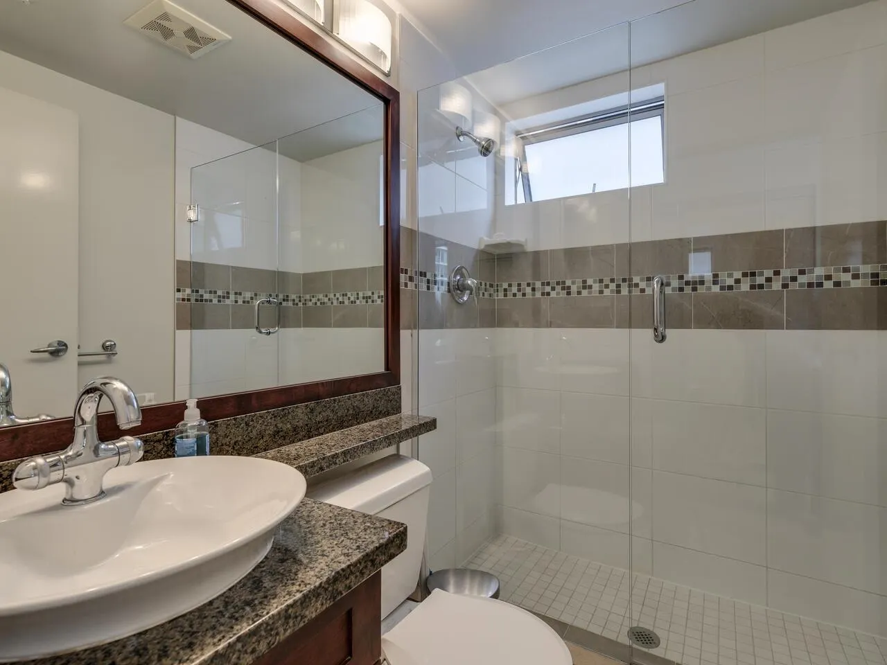 601 1228 W Hastings Street