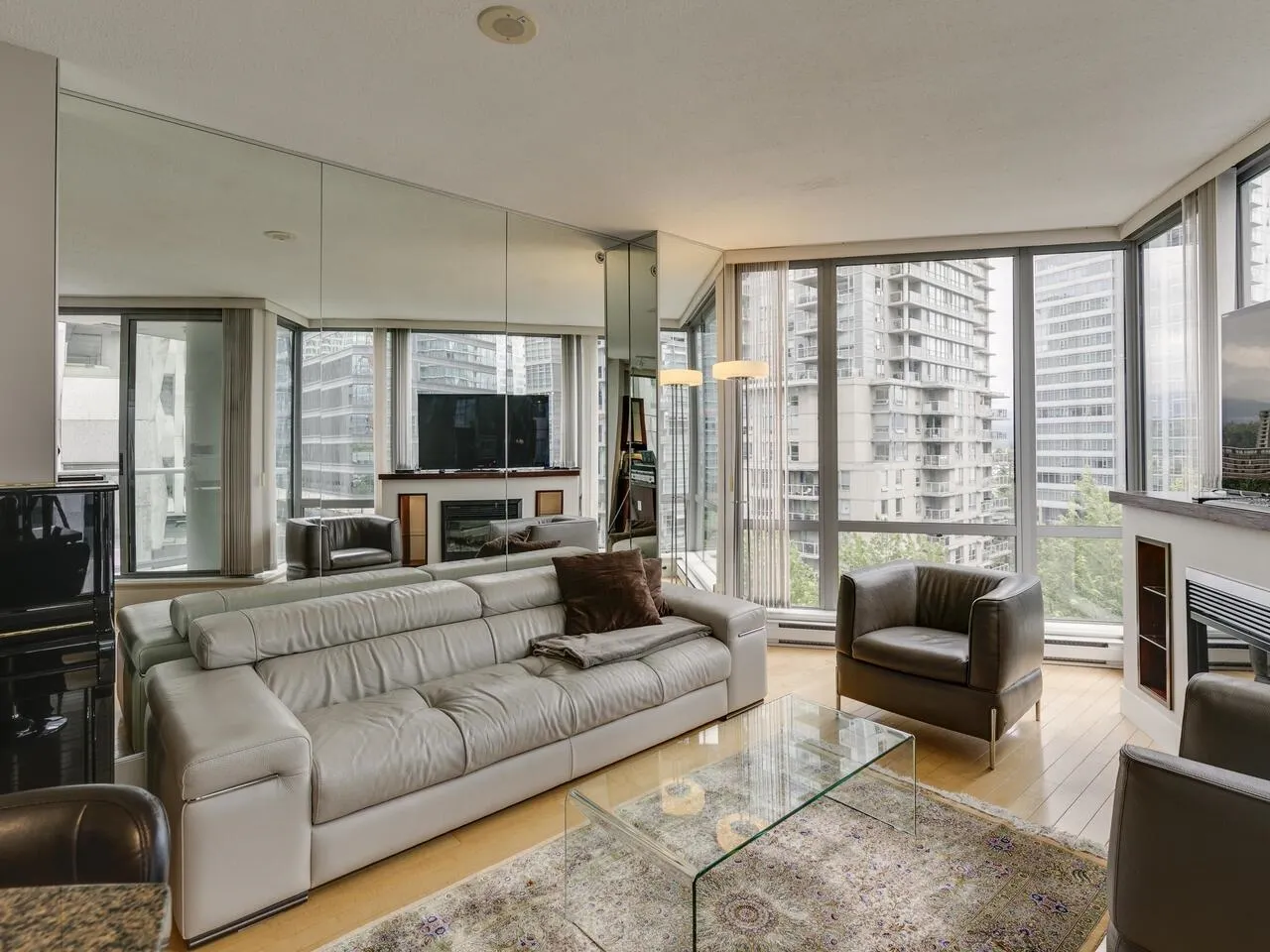 601 1228 W Hastings Street