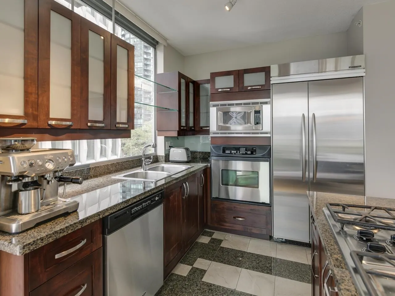 601 1228 W Hastings Street