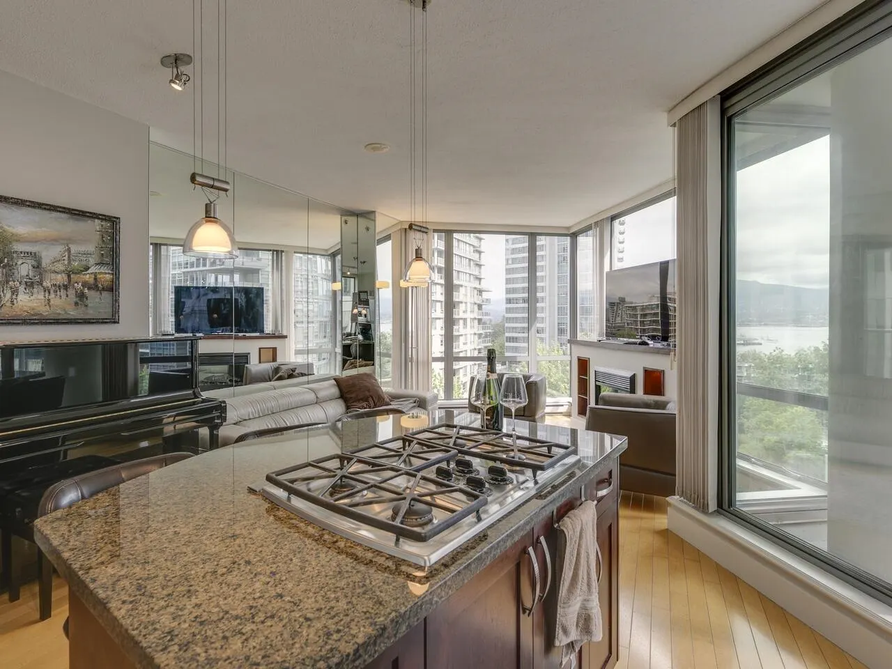 601 1228 W Hastings Street