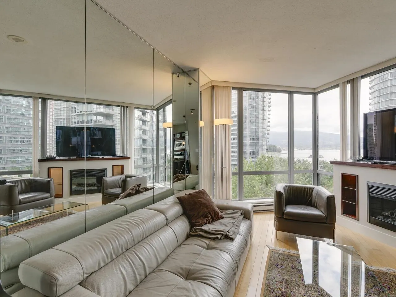601 1228 W Hastings Street