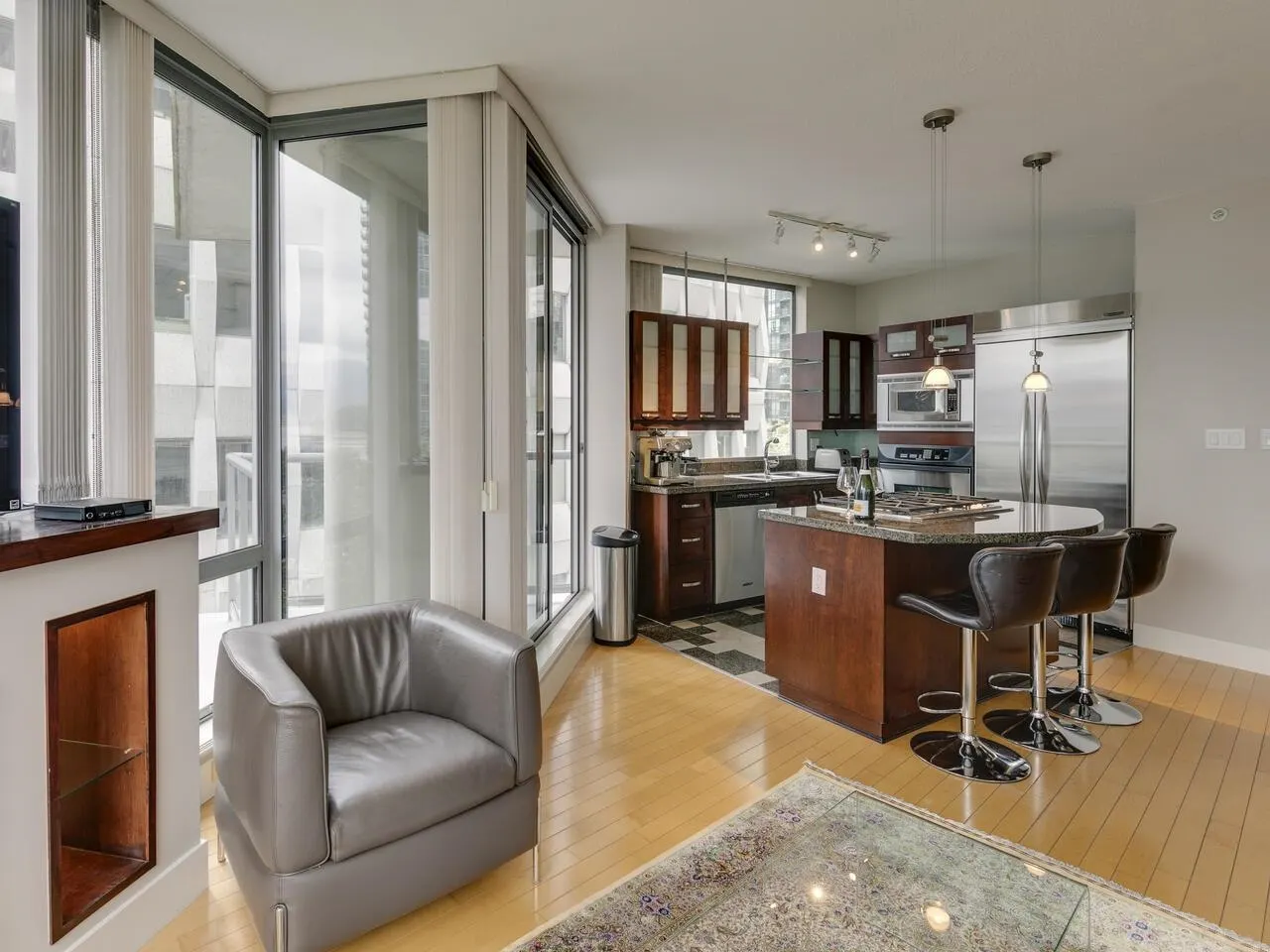 601 1228 W Hastings Street