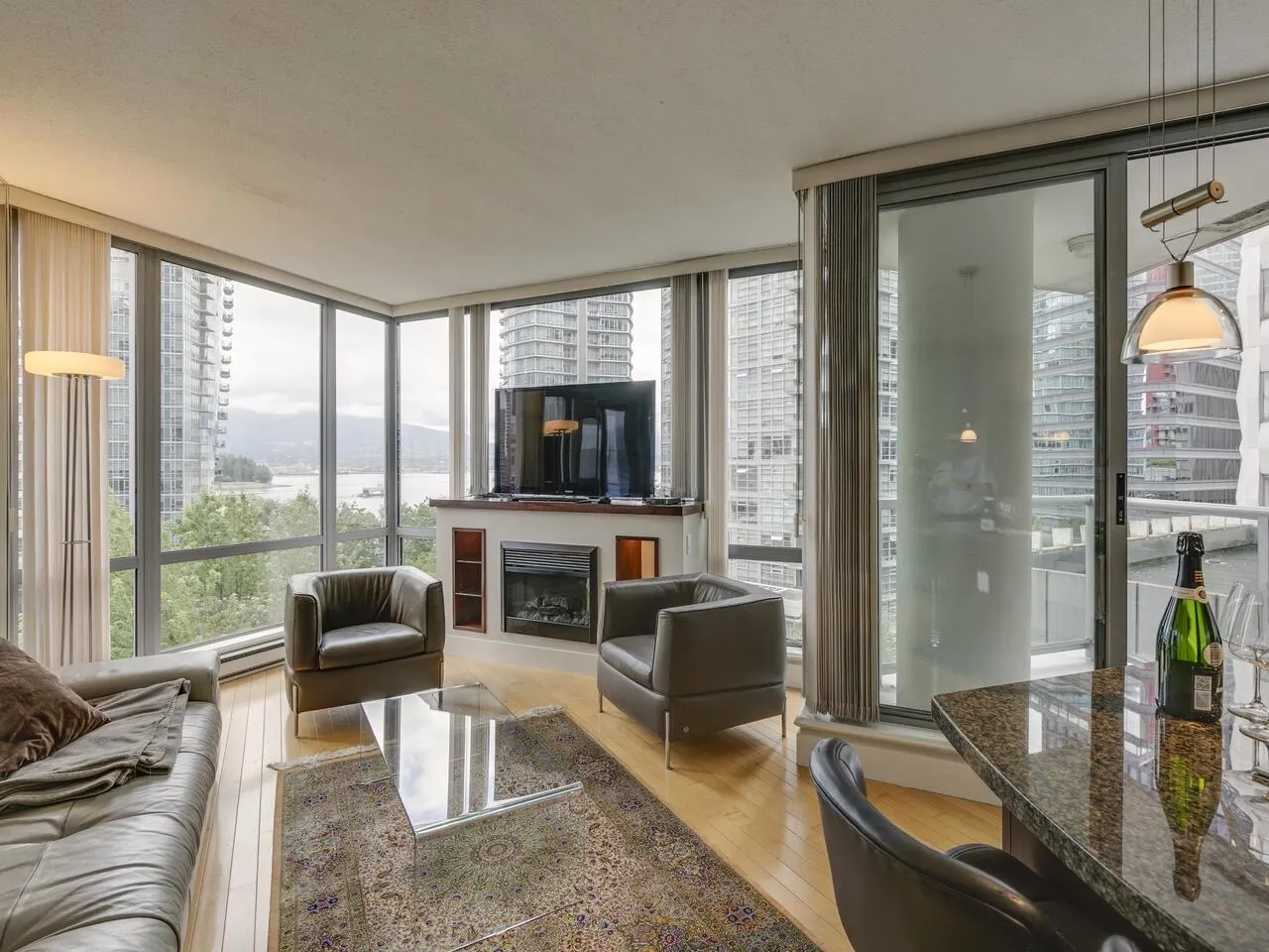 601 1228 W Hastings Street