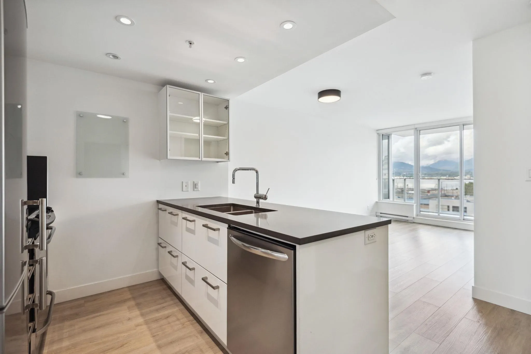 553 955 E Hastings Street