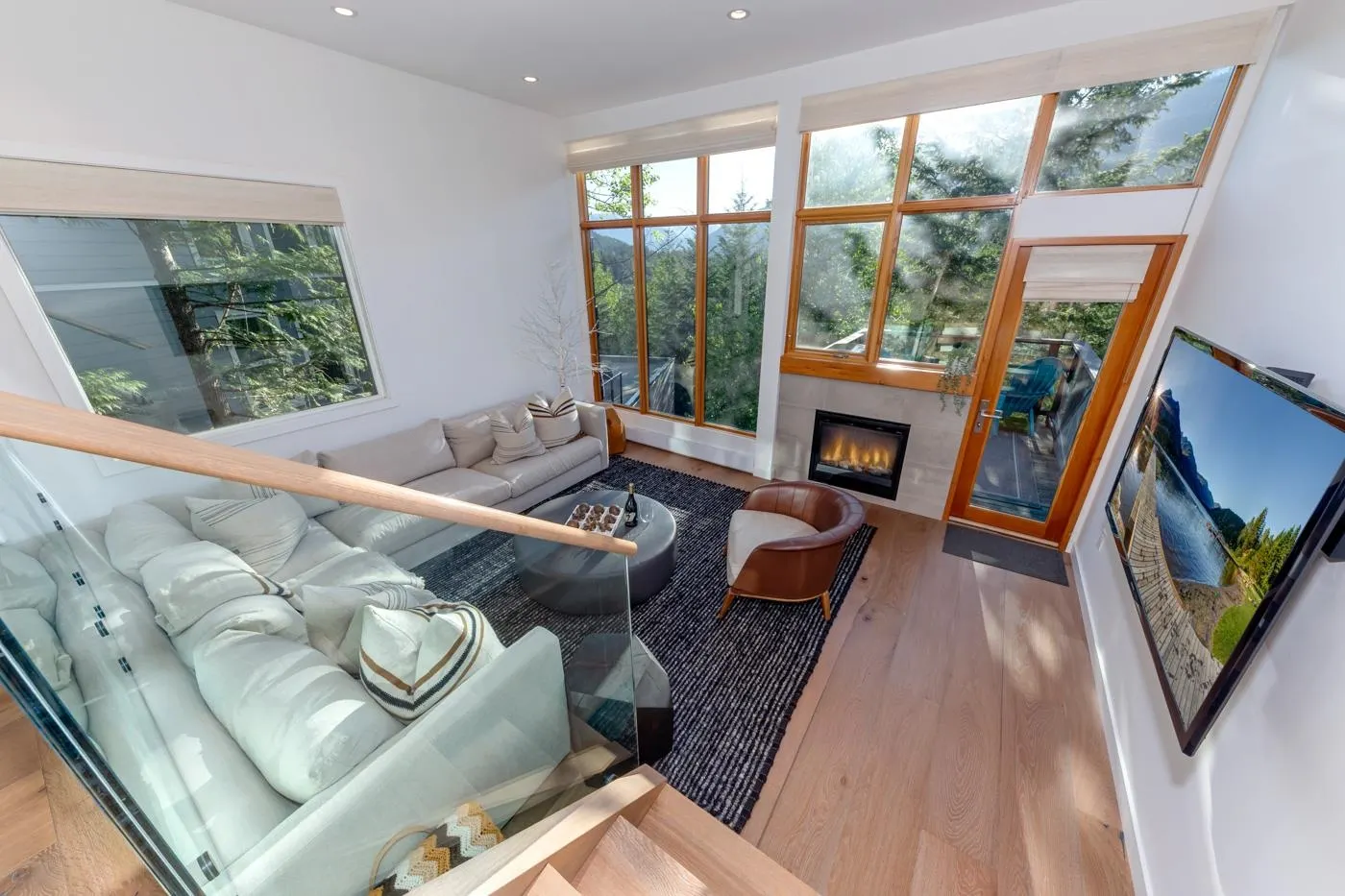 15 2221 Gondola Way