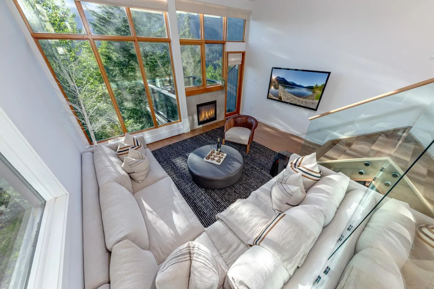 15 2221 Gondola Way