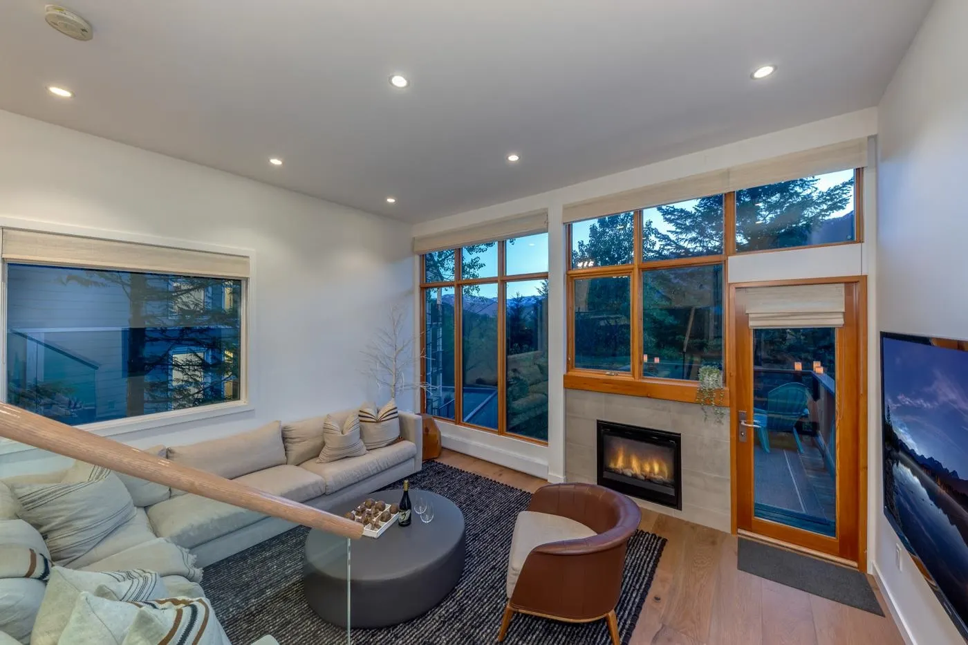 15 2221 Gondola Way