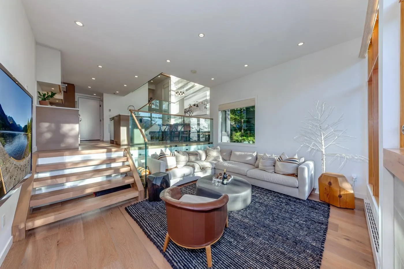 15 2221 Gondola Way