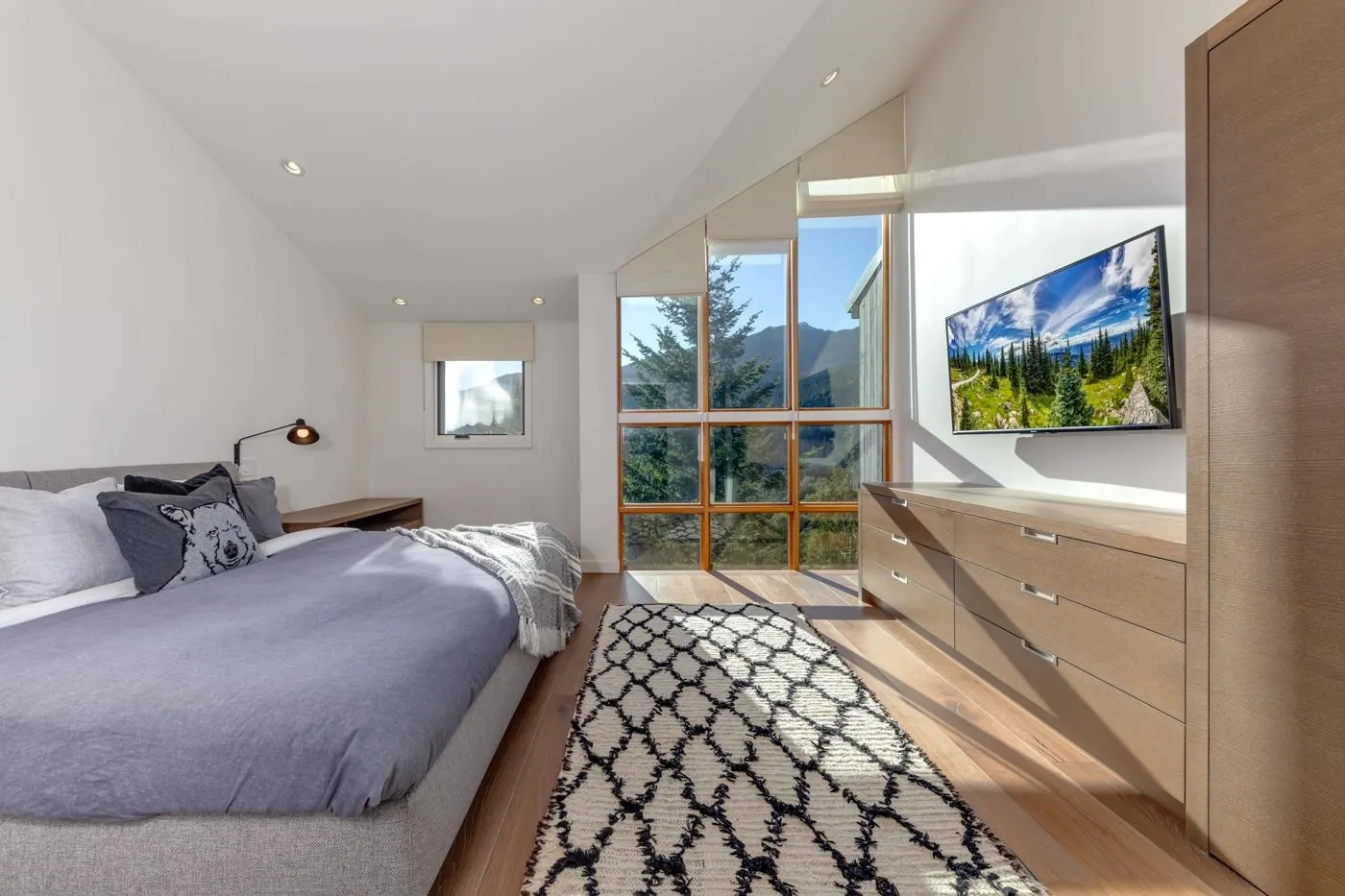 15 2221 Gondola Way