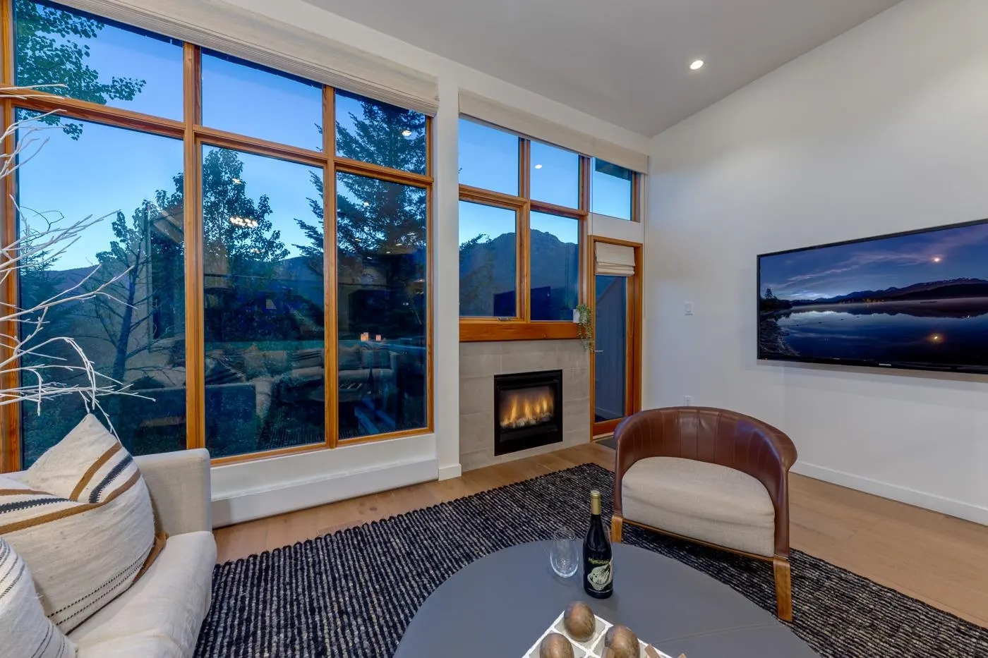 15 2221 Gondola Way