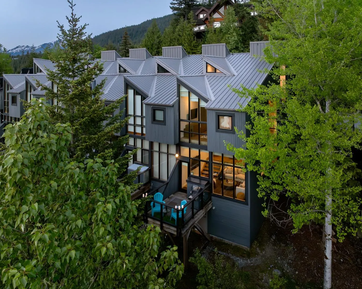 15 2221 Gondola Way